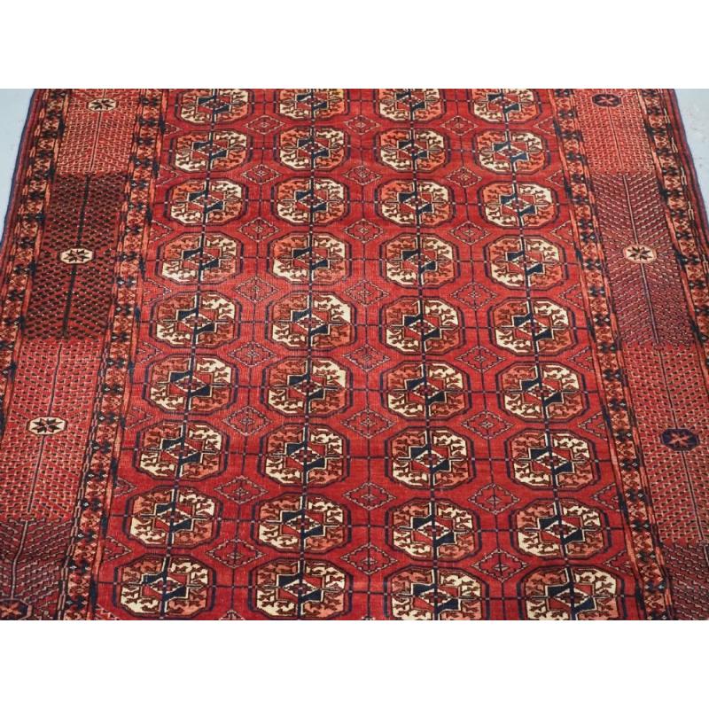 Tapis turkmène ancien Tekke de couleur rouge chaud, vers 1900 Excellent état - En vente à Moreton-In-Marsh, GB