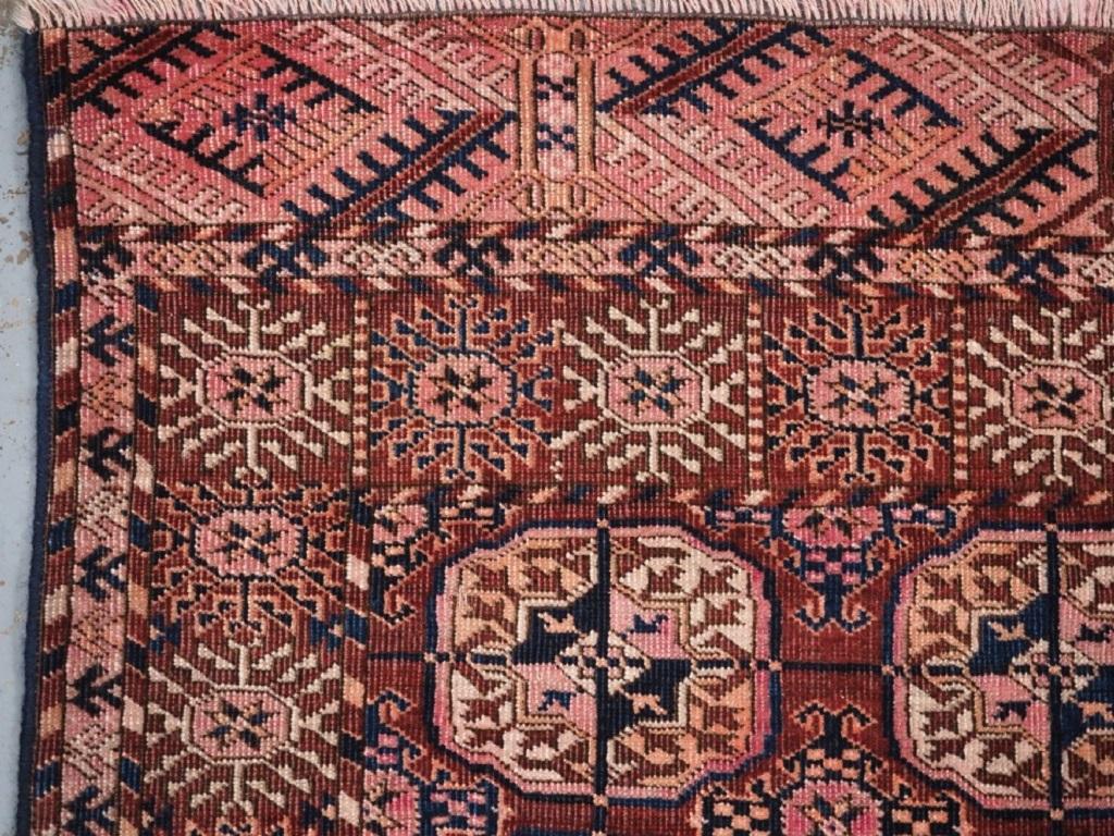 Antique Tekke Turkmen rug of fine weave and small square size
Circa 1900

These rugs are considered to be ‘dowry’ weavings used by the Turkmen bride on her wedding day

This example has 3 rows of 5 Tekke guls, the main border is of the sunburst