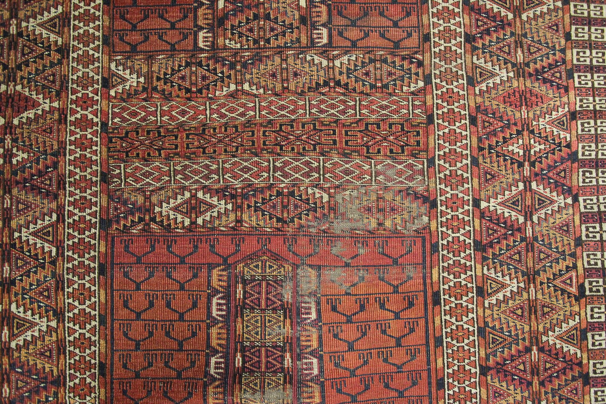 Antique Tekke Turkoman Hatchli Ensi Rug Fine Tribal Rug 1880 In Fair Condition For Sale In New York, NY