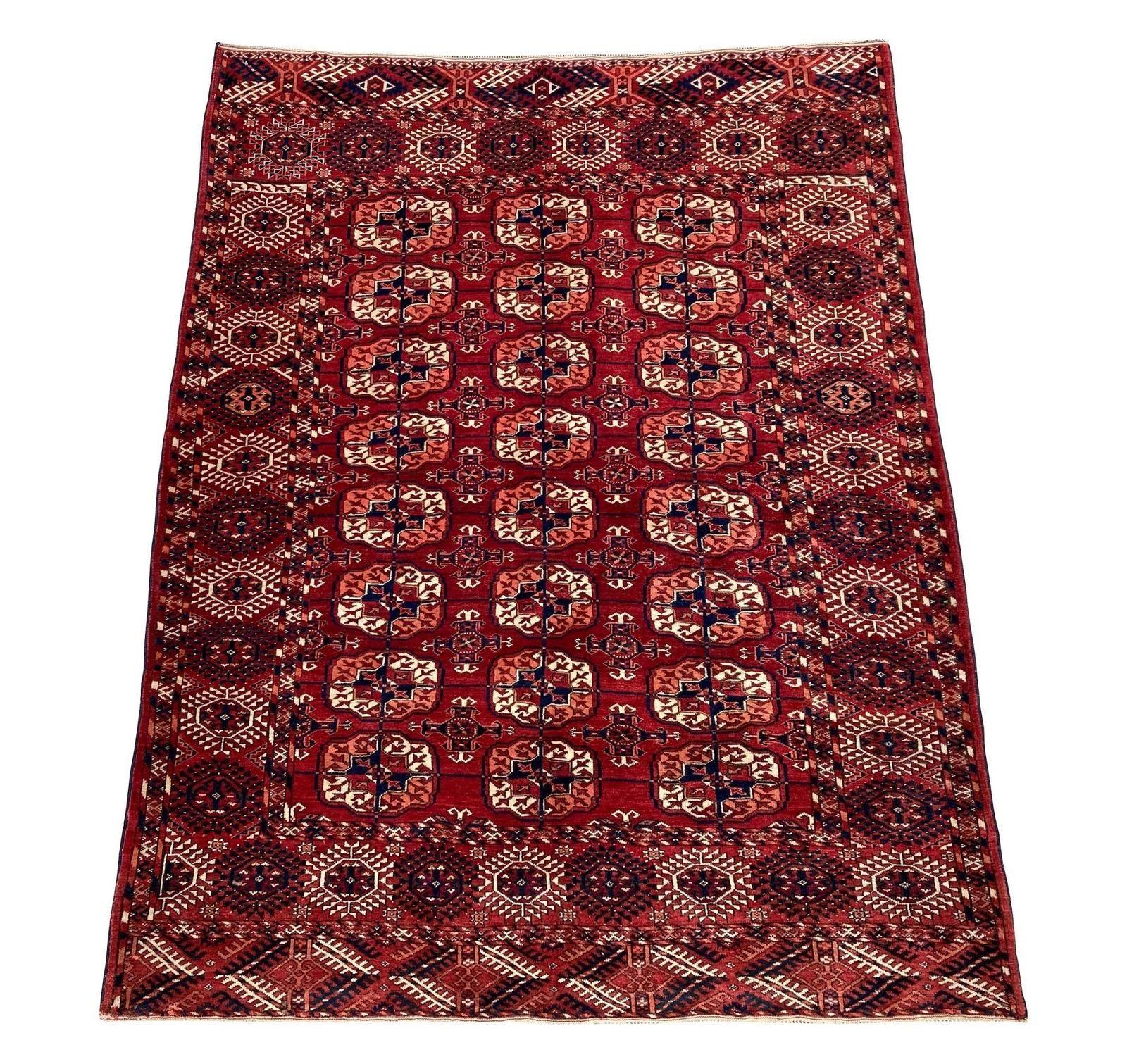 A lovely Tekke ‘wedding’ rug, hand woven circa 1900 in Turkmenistan with a traditional Bokhara design on a soft red field. These rugs were traditionally woven by the bride-to-be to showcase her weaving skills to the groom and his family. Fabulous