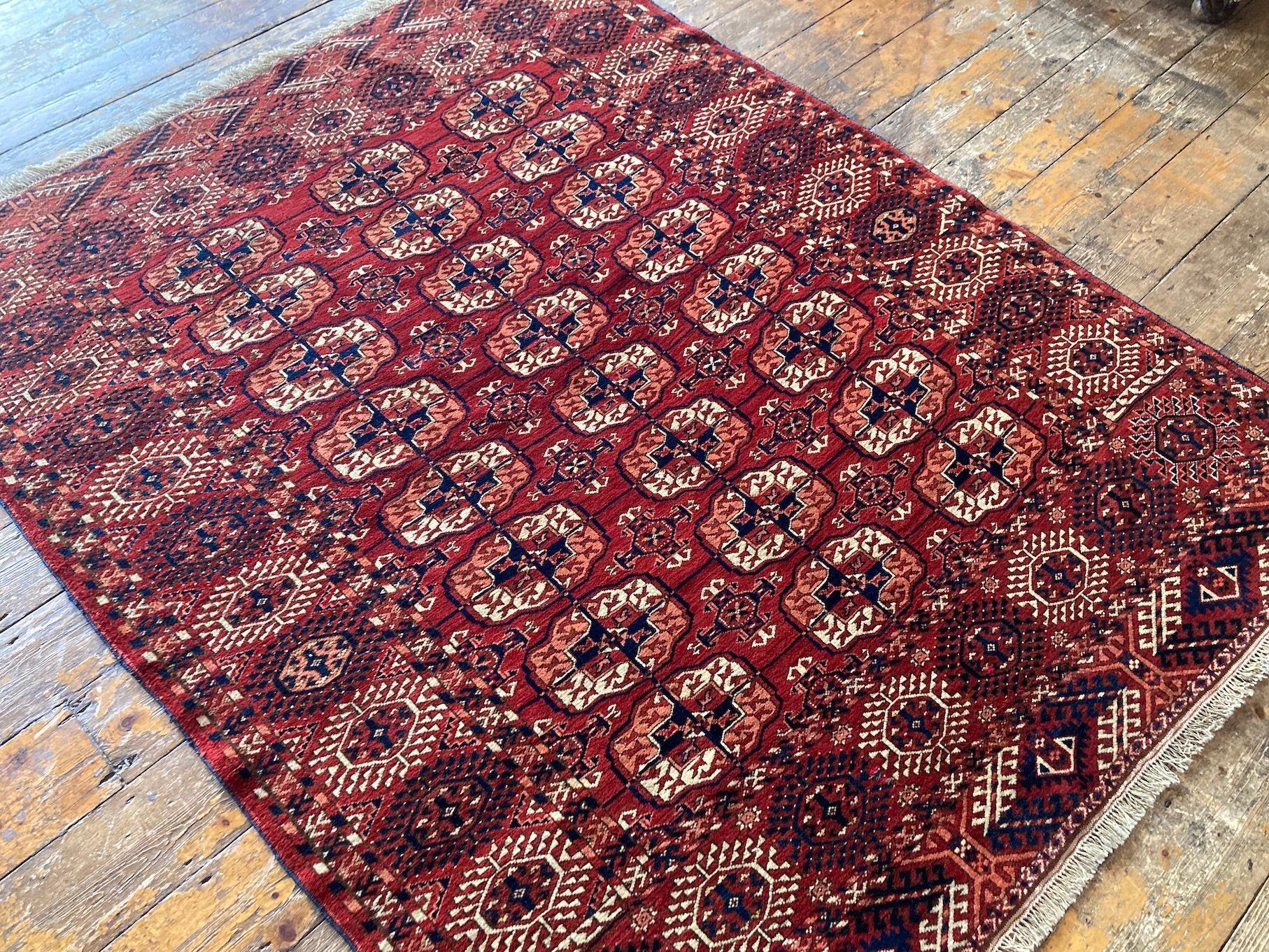 Antique Tekke Wedding Rug 1.70m x 1.37m In Good Condition For Sale In St. Albans, GB