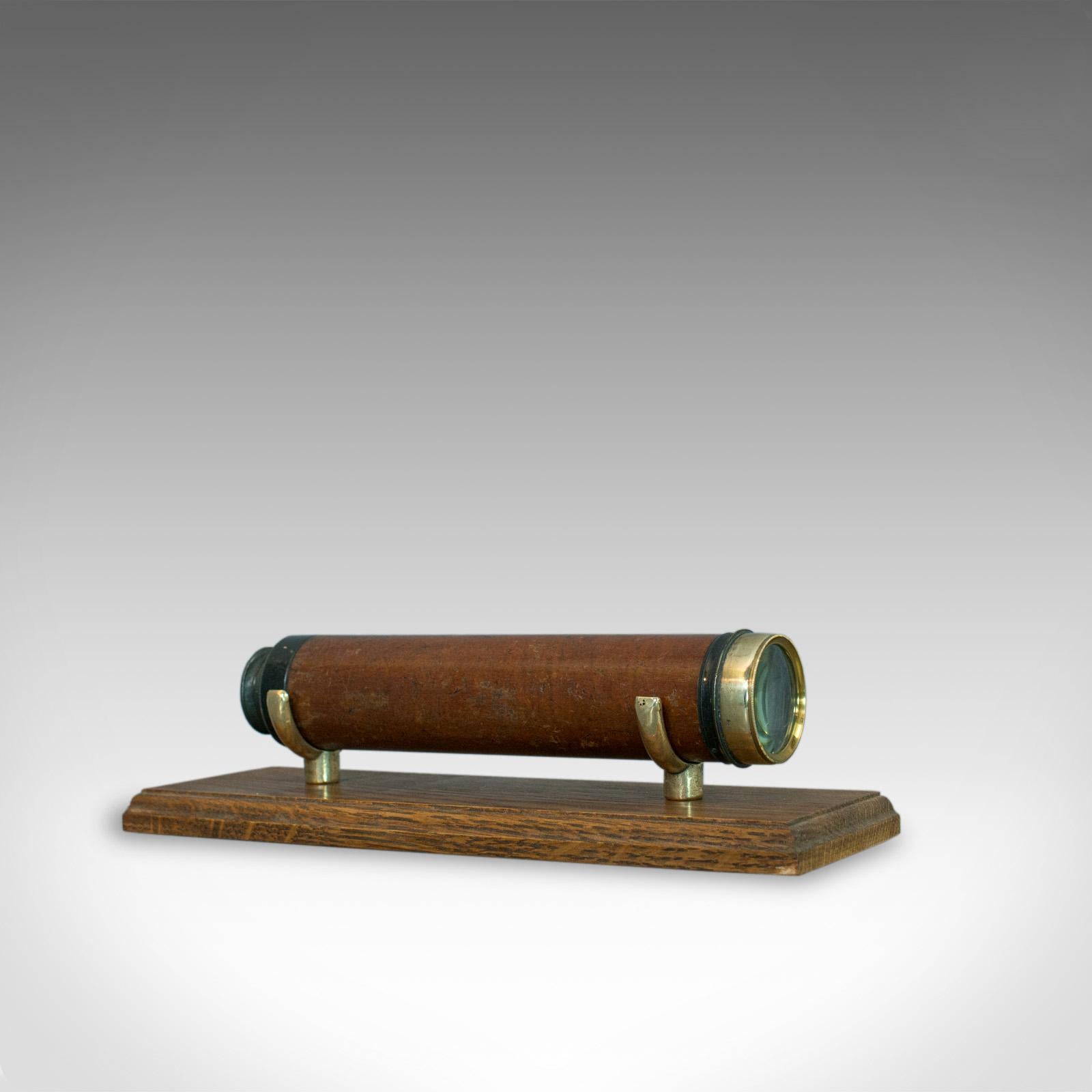 Antique telescope, Bancks and Son, English, 3-draw, late 18th century, circa 1800 this is an antique telescope, engraved Bancks and Son. An English three-draw refractor dating to the late 18th century, circa 1800.

Perfect for bird watching,