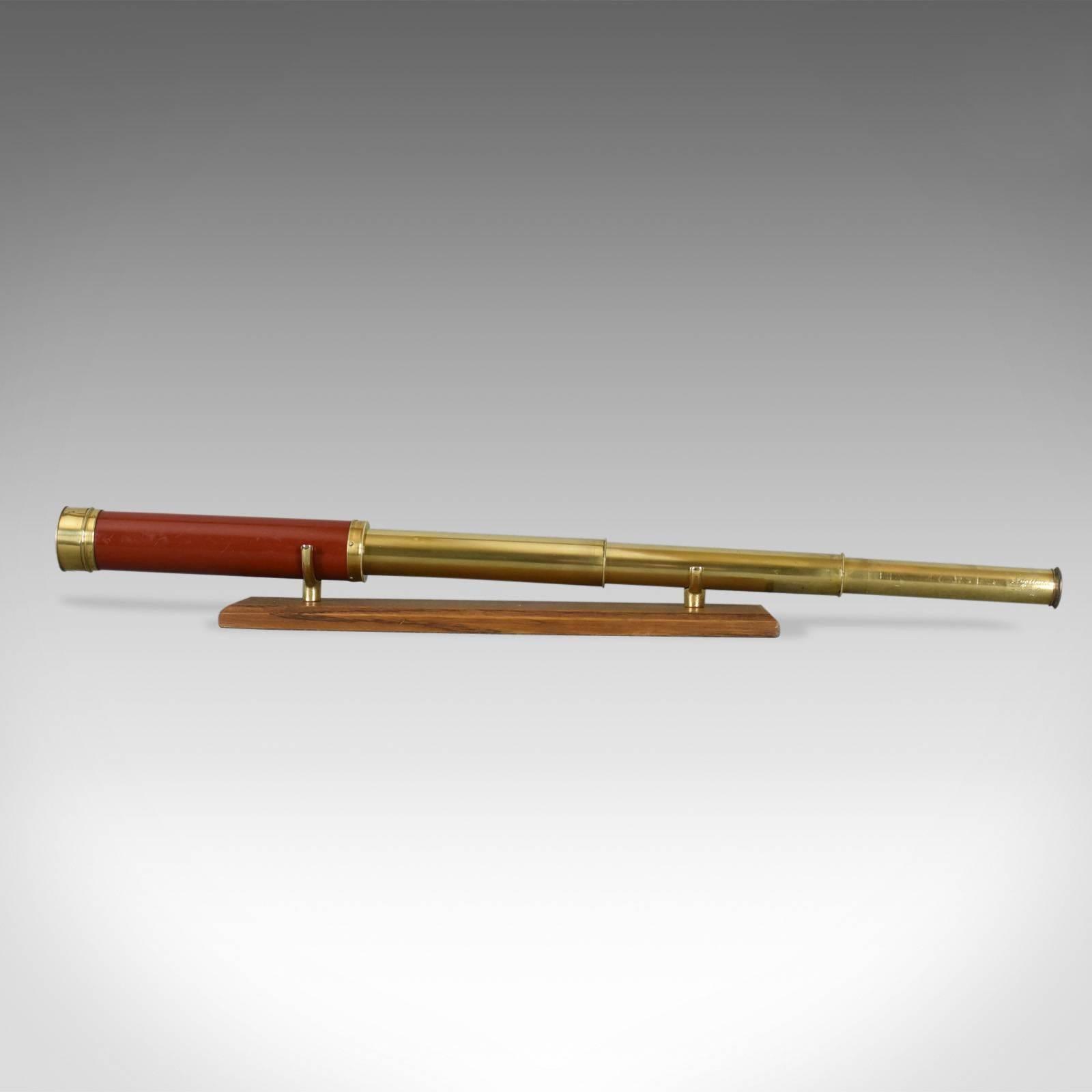 This is an antique telescope, a three-draw refractor for terrestrial or astronomical use. An English Georgian piece dating to circa 1800.

Perfect for bird watching, landscape appreciation, wildlife, or maritime observation. Equally suitable for