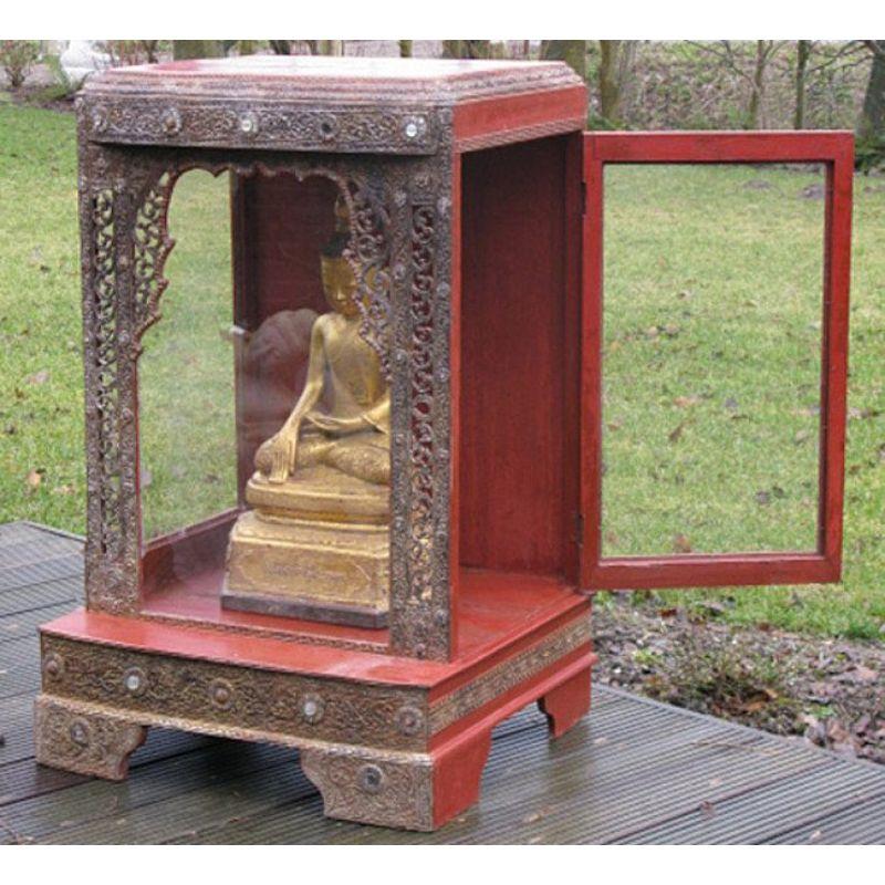 Antique Temple from Burma  Original Buddhas In Good Condition For Sale In DEVENTER, NL