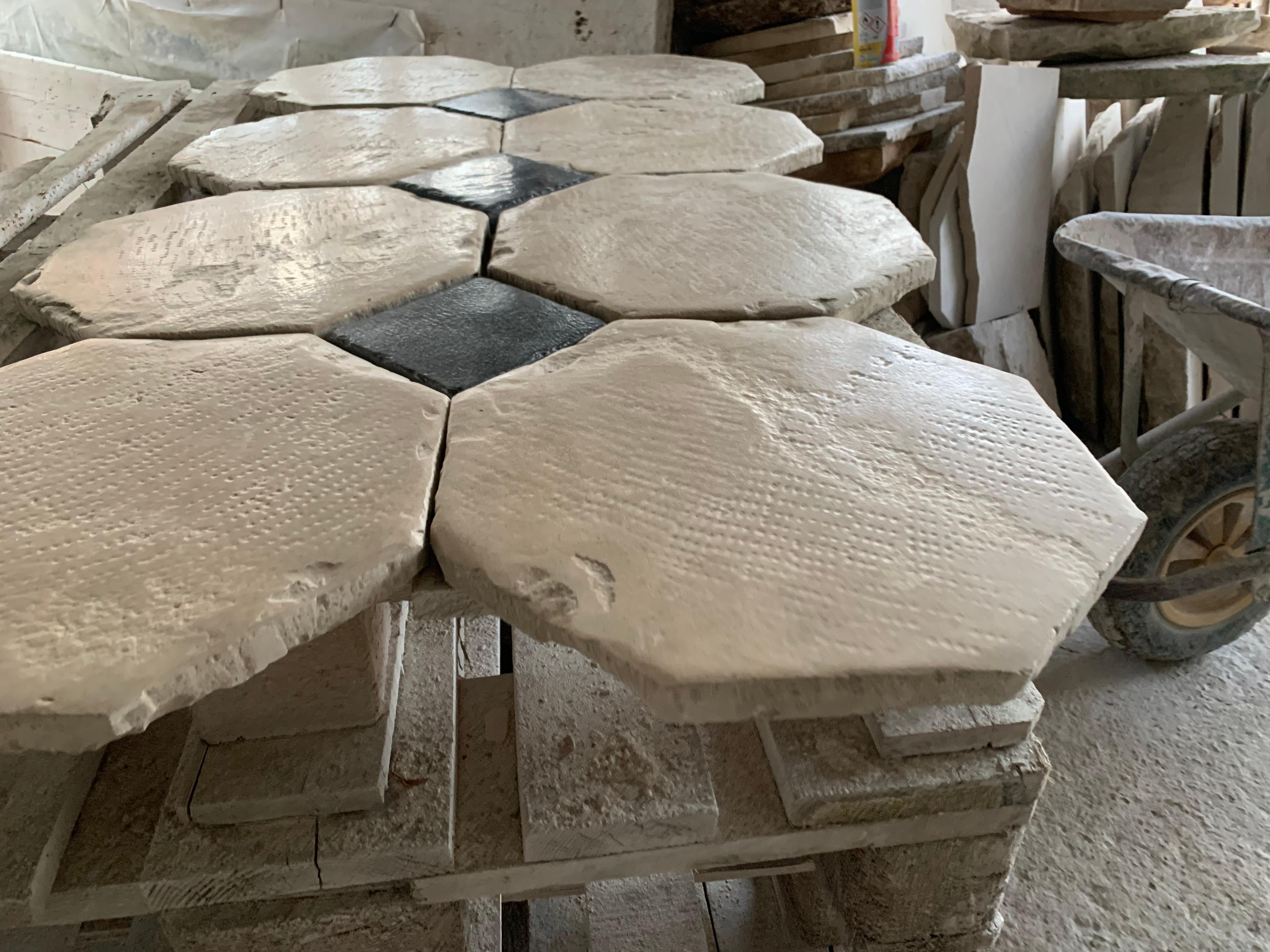 Antique limeStone flooring in Cabochon 18th Century For Sale 2