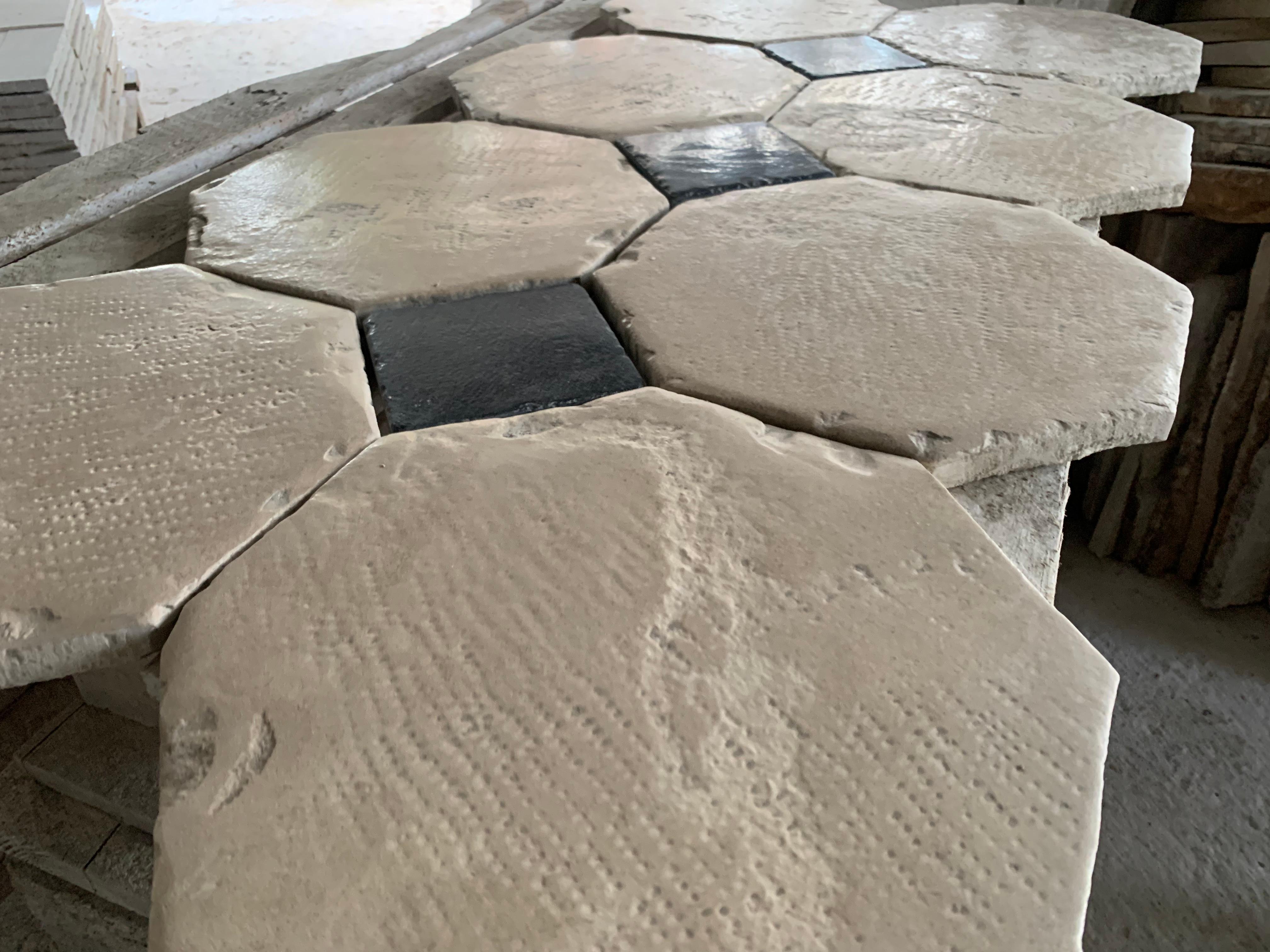 Antique limeStone flooring in Cabochon 18th Century For Sale 7