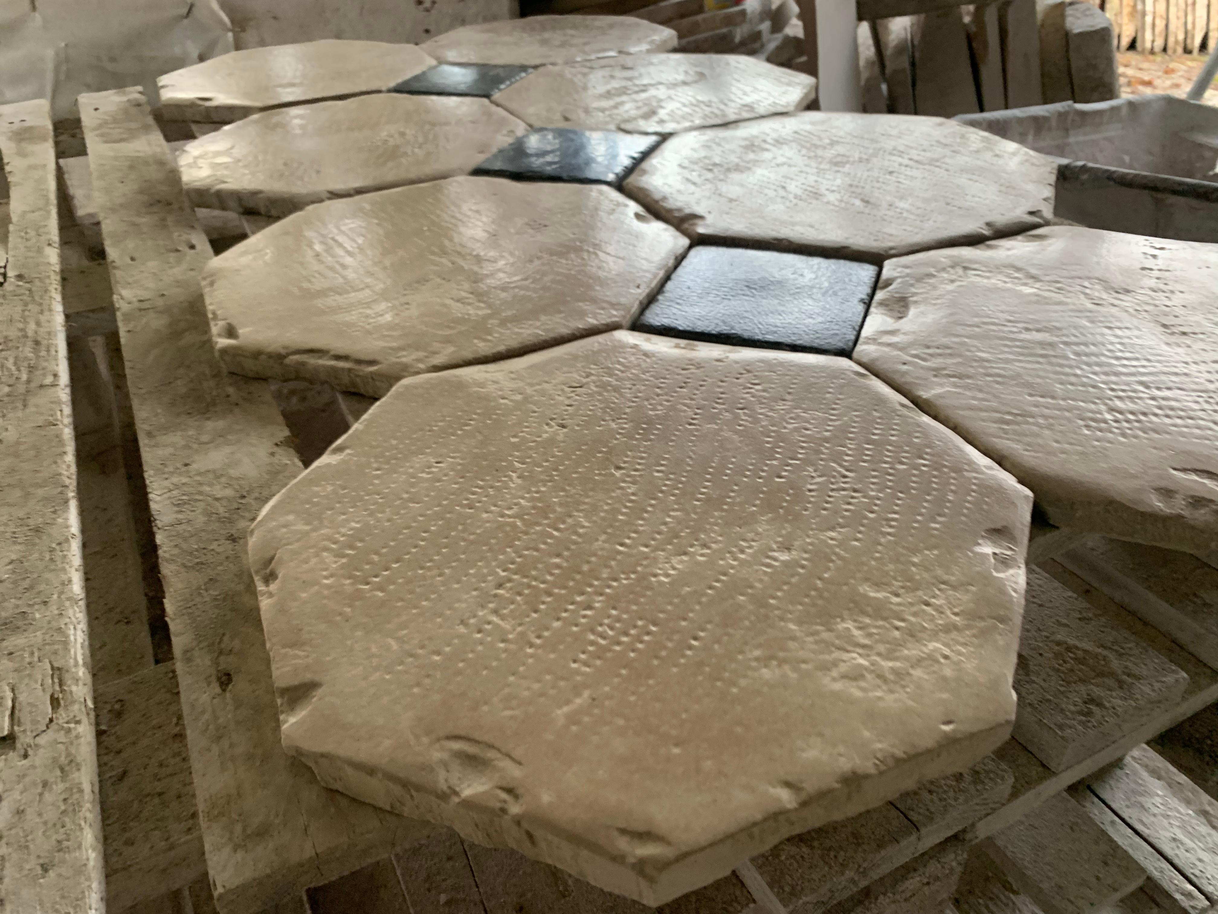 Antique limeStone flooring in Cabochon 18th Century For Sale 1