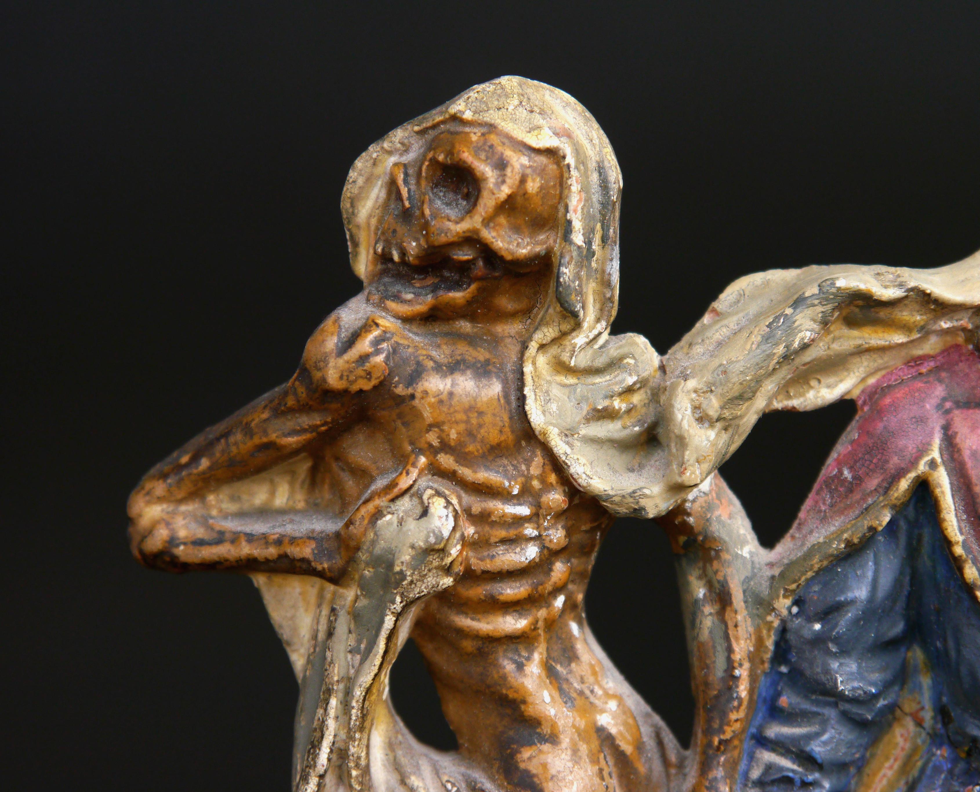 Neobarocco Antica figura in terracotta Morte e Herzog  Basler Totentanz Macabre Zizenhausen in vendita