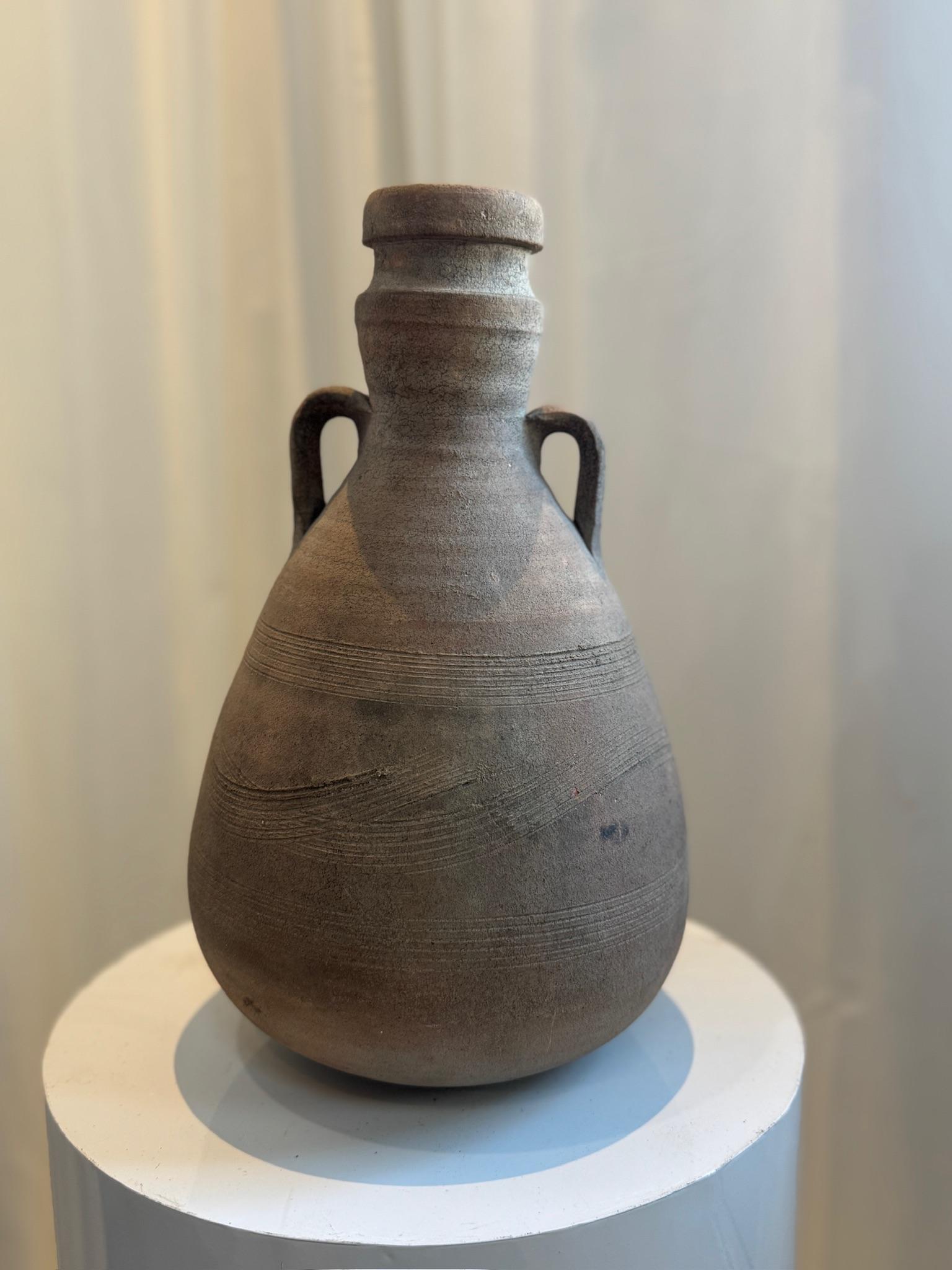 Antike Terrakotta Amphora im klassischen römischen Stil mit gealterter Patina (Klassisch-römisch) im Angebot
