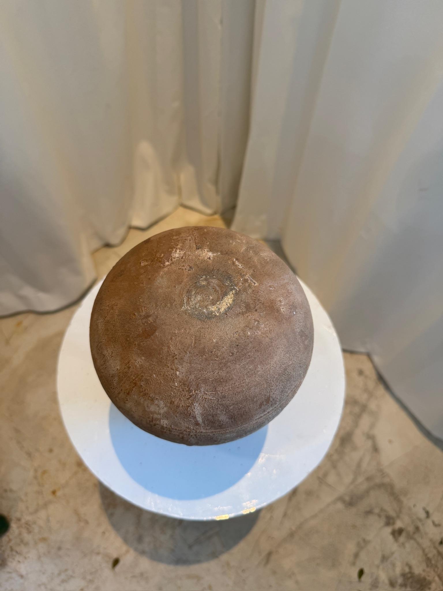 Antigua vasija de terracota estilo ánfora con asas dobles Romano clásico en venta