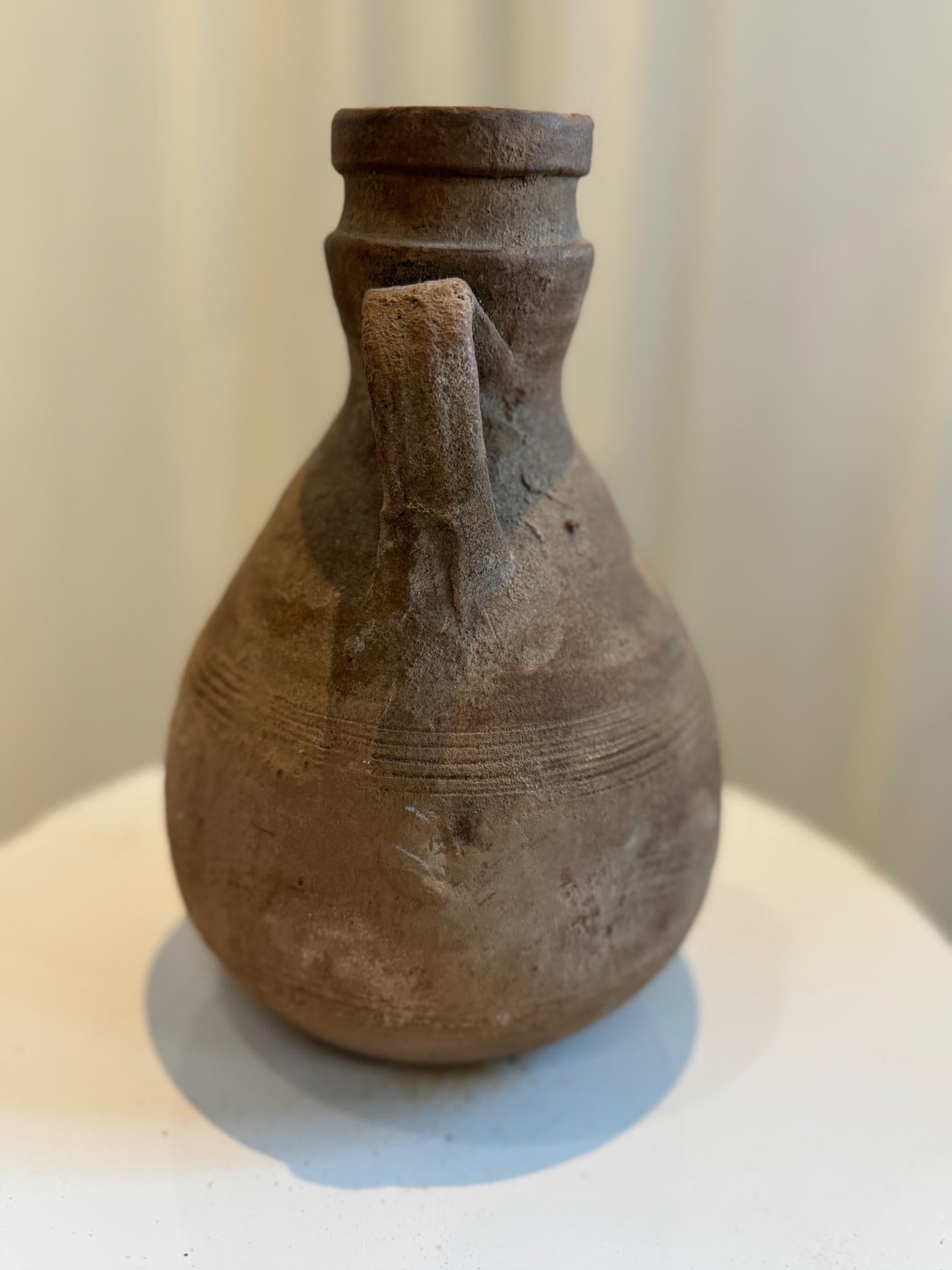 Antigua vasija de terracota estilo ánfora con asas dobles en Bueno estado para la venta en West Hollywood, CA