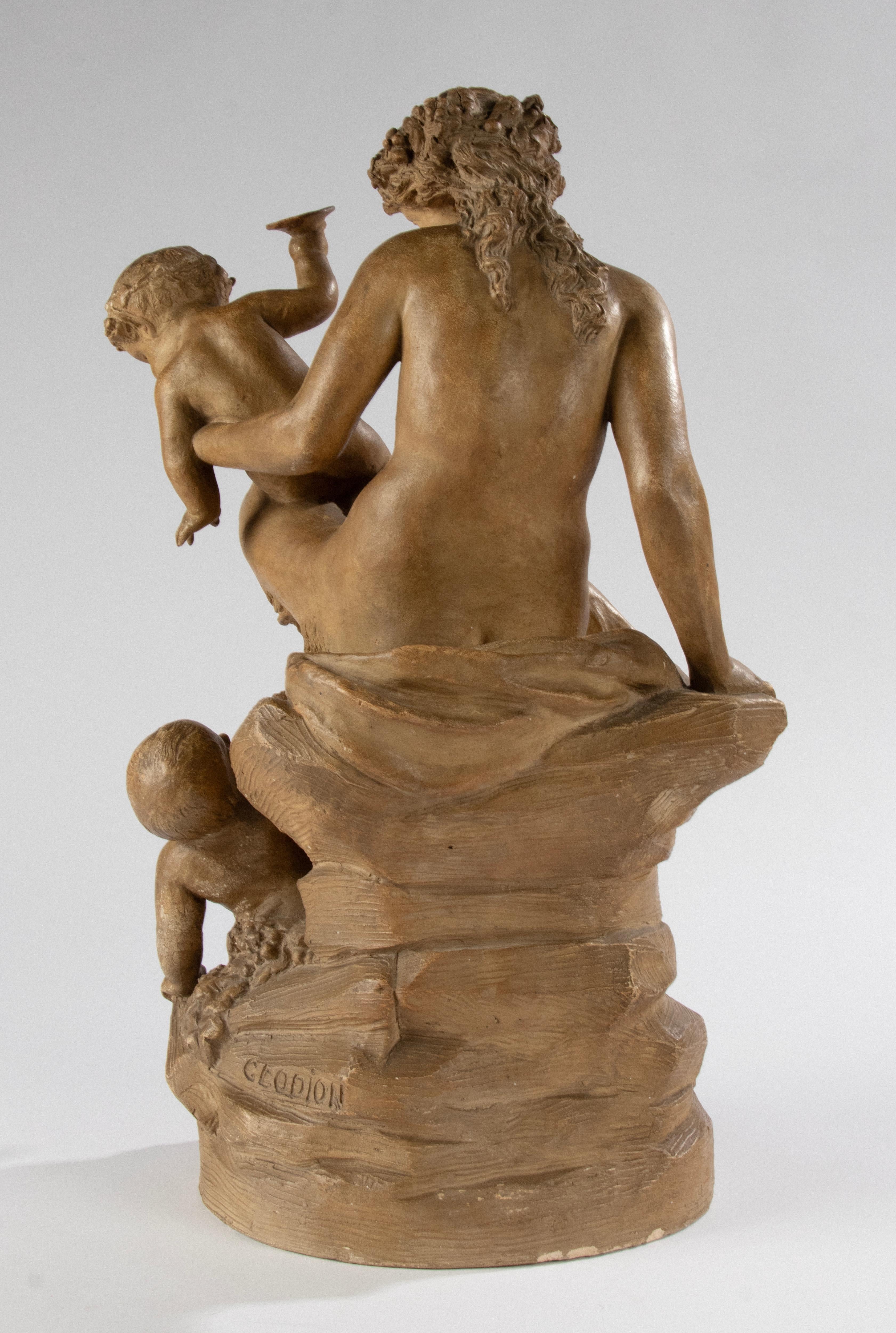 Sculpture ancienne de Bacchanale en terre cuite avec un faune et des putti - d'après Clodion en vente 7