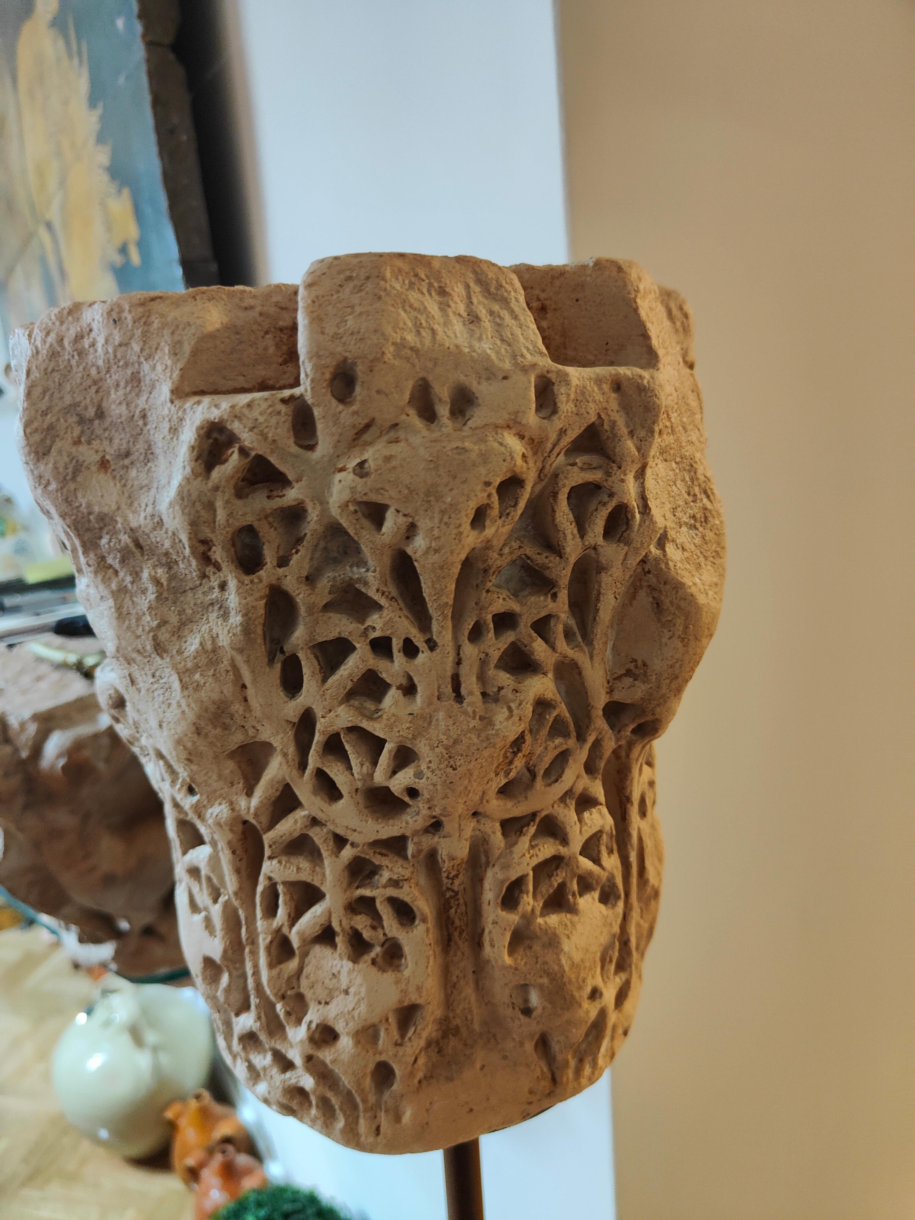 Capitel antiguo de terracota de estilo arabesco Terracota en venta