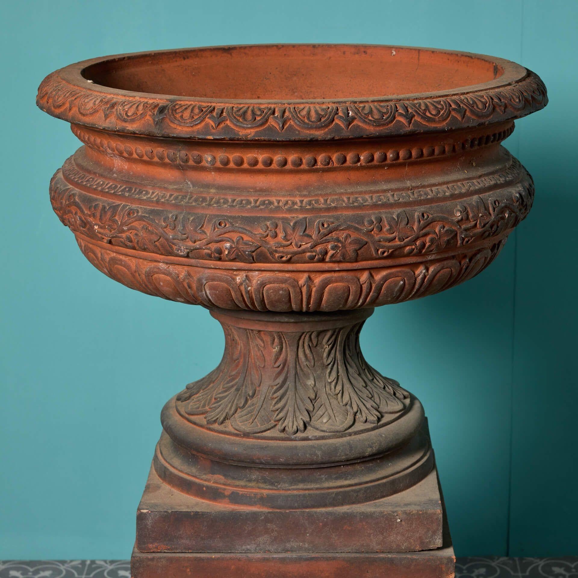 Antique Terracotta Garden Urn Centerpiece In Good Condition For Sale In Wormelow, Herefordshire