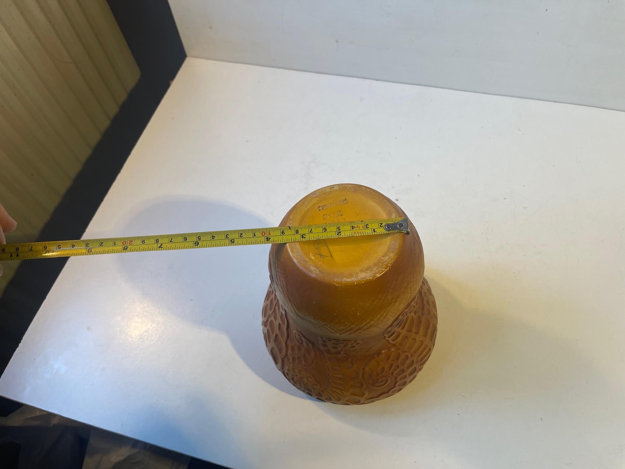 Antico vaso di zucca in terracotta decorato con tentacoli di calamaro in vendita 3