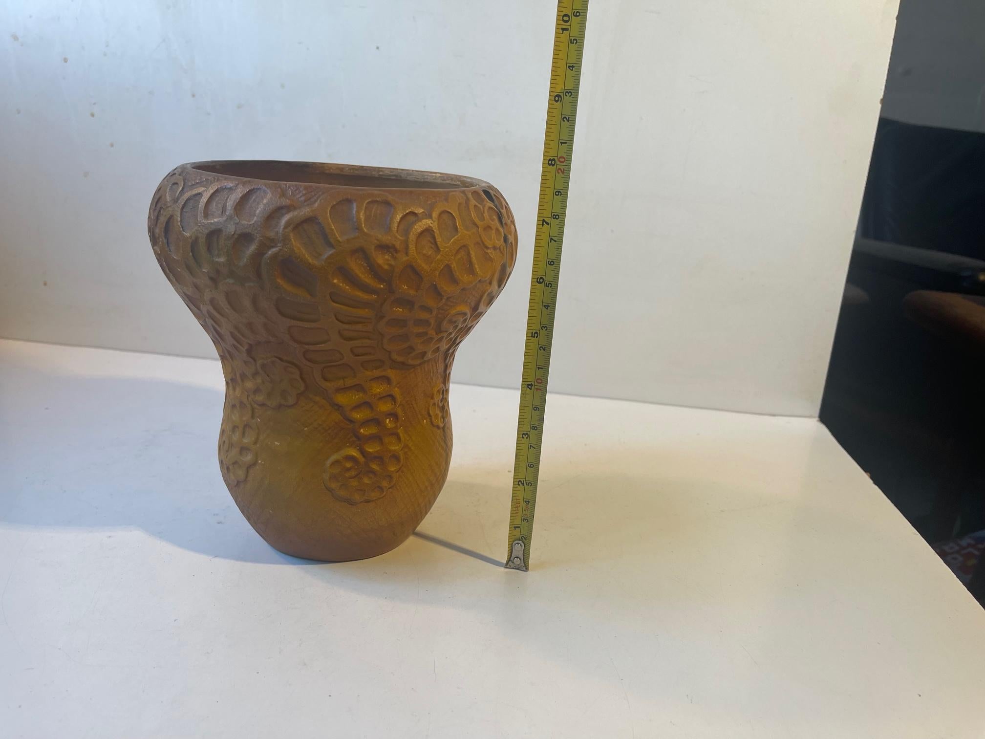 Antique Terracotta Gourd Vase Decorated with Squid Tentacles For Sale 2