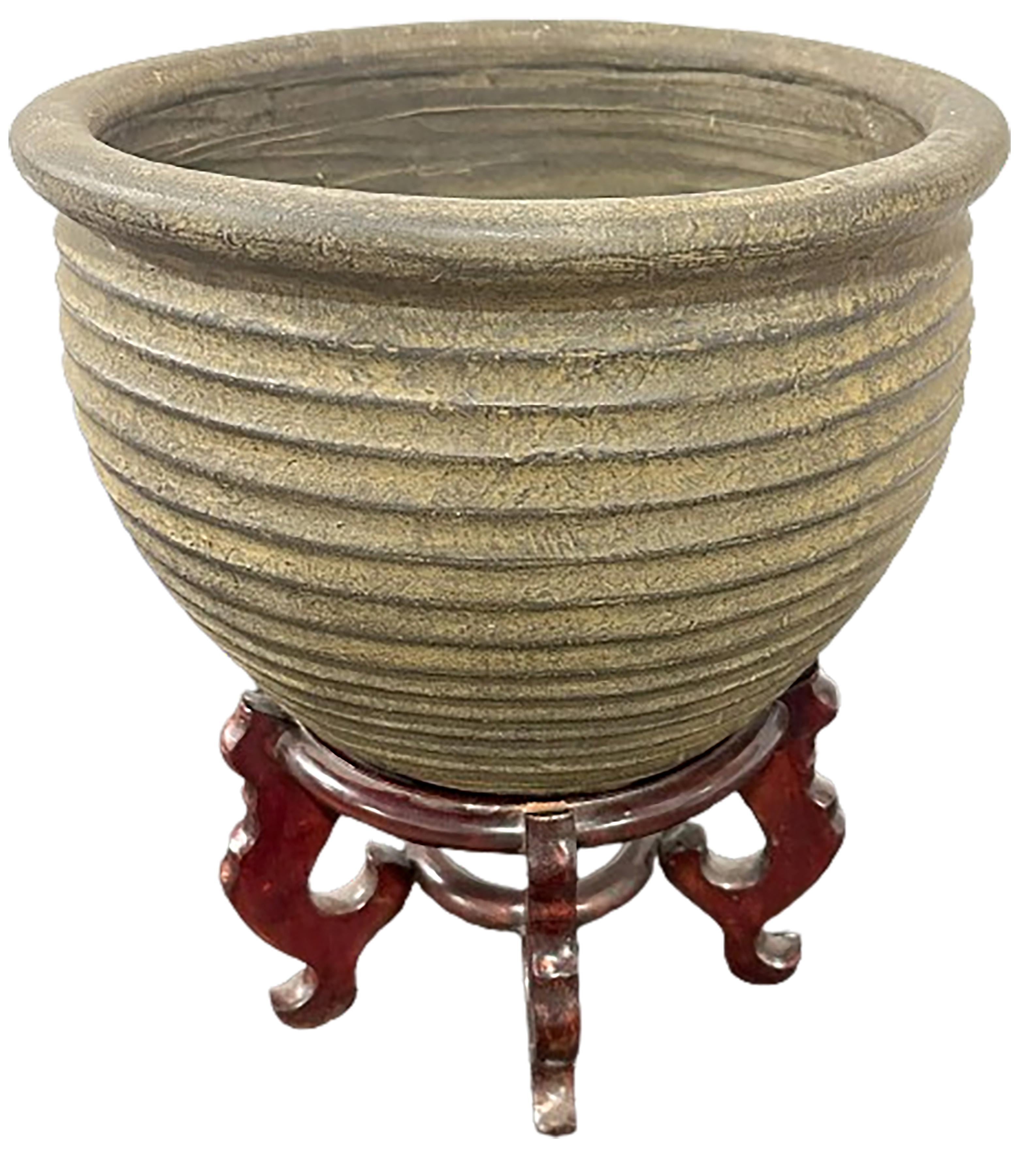   Antique Terracotta Planter with Carved Cherrywood Chinese lacquered Base In Good Condition For Sale In Dallas, TX