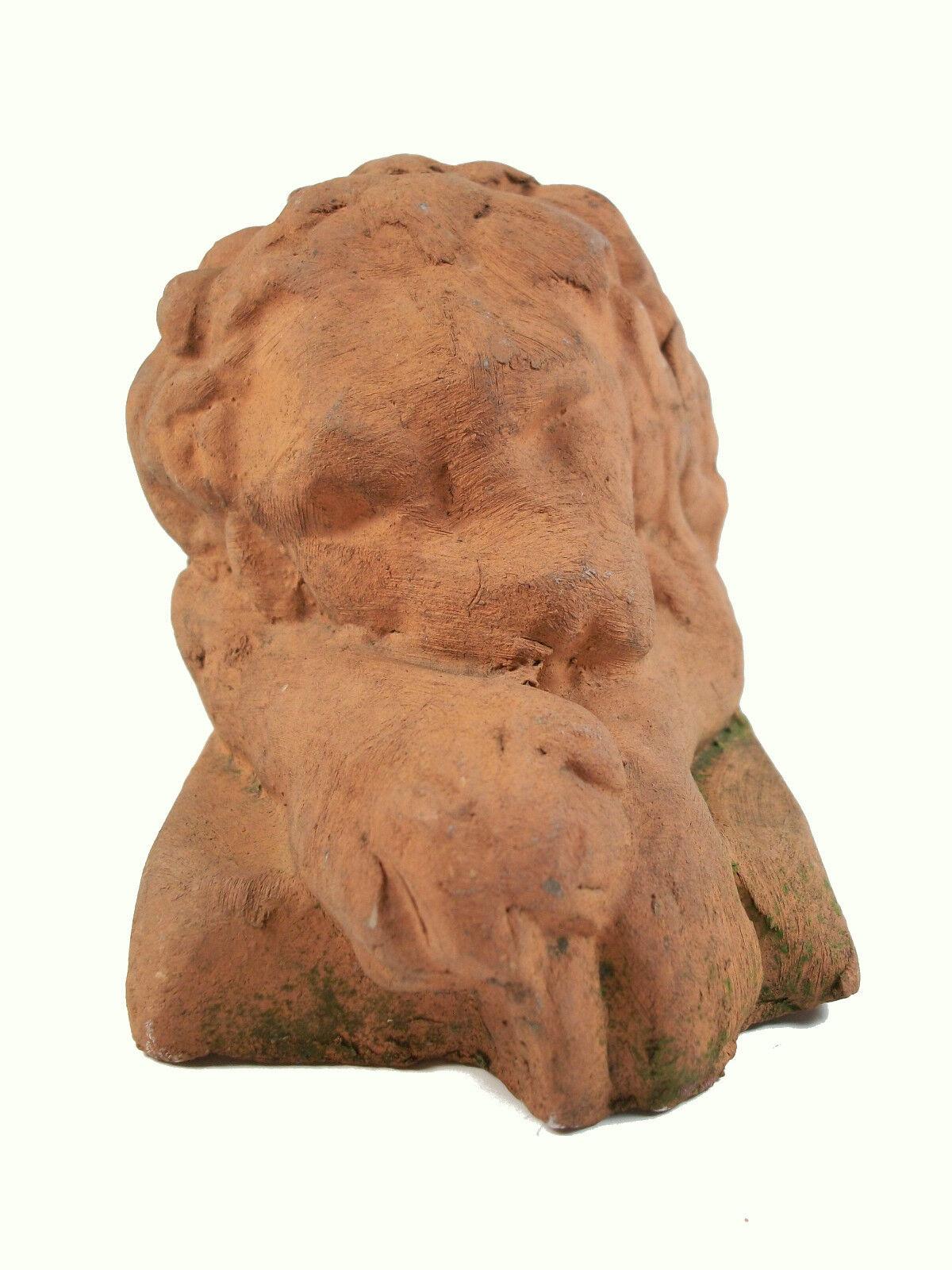 Antike Terrakotta-Liegestühle mit liegenden Löwen, kontinental, spätes 19./ frühes 20. Jahrhundert im Zustand „Gut“ im Angebot in Chatham, ON