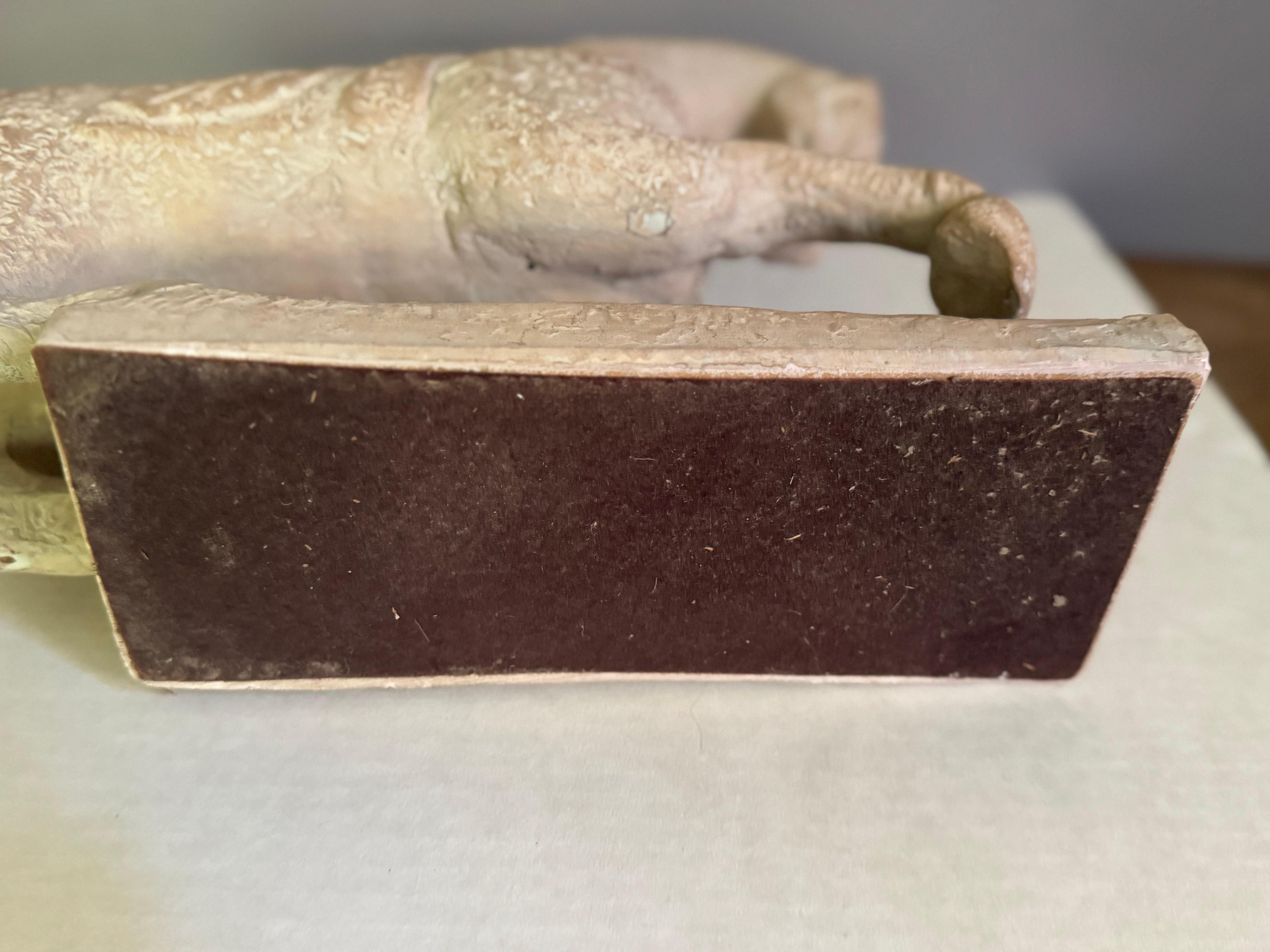 Antiguo  Escultura de caballo artesanal de terracota y arenisca en venta 6