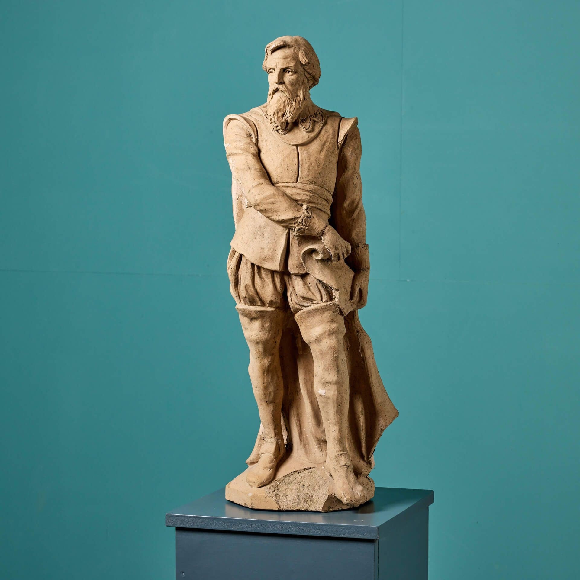 Statue ancienne en terre cuite d'une figure de la Renaissance