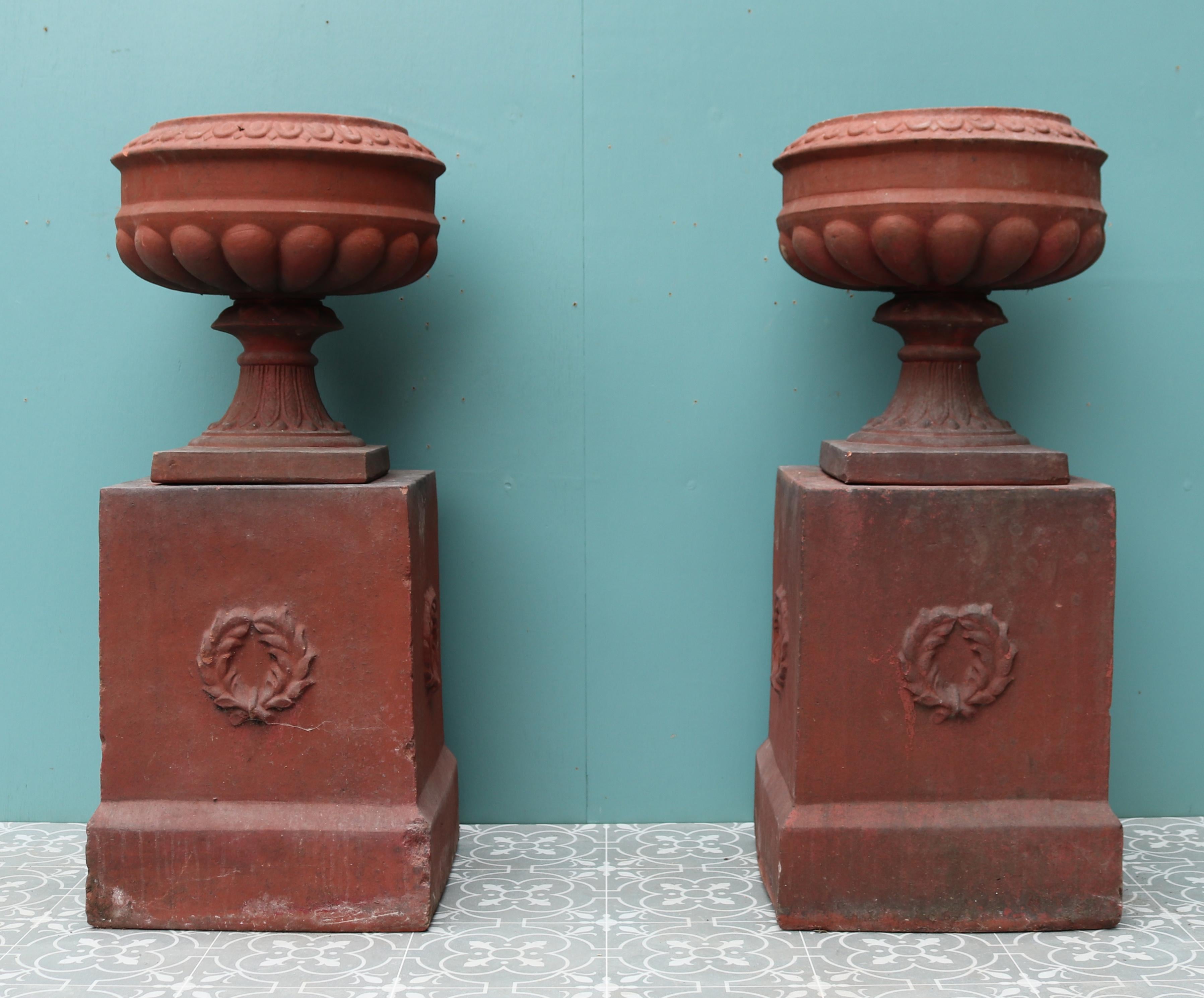 A pair of Victorian red terracotta urns with pedestals.

Additional Dimensions:

Base 35 x 35 cm