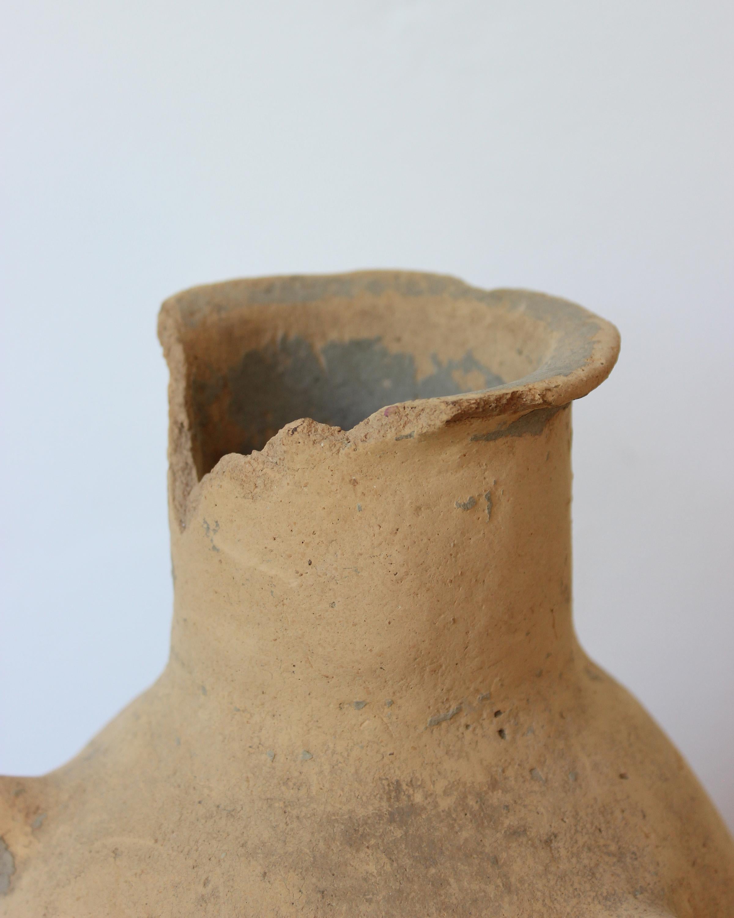 Primitivo Antico vaso in terracotta, XIX secolo, con patina, Wabi Sabi, vaso primitivo in vendita