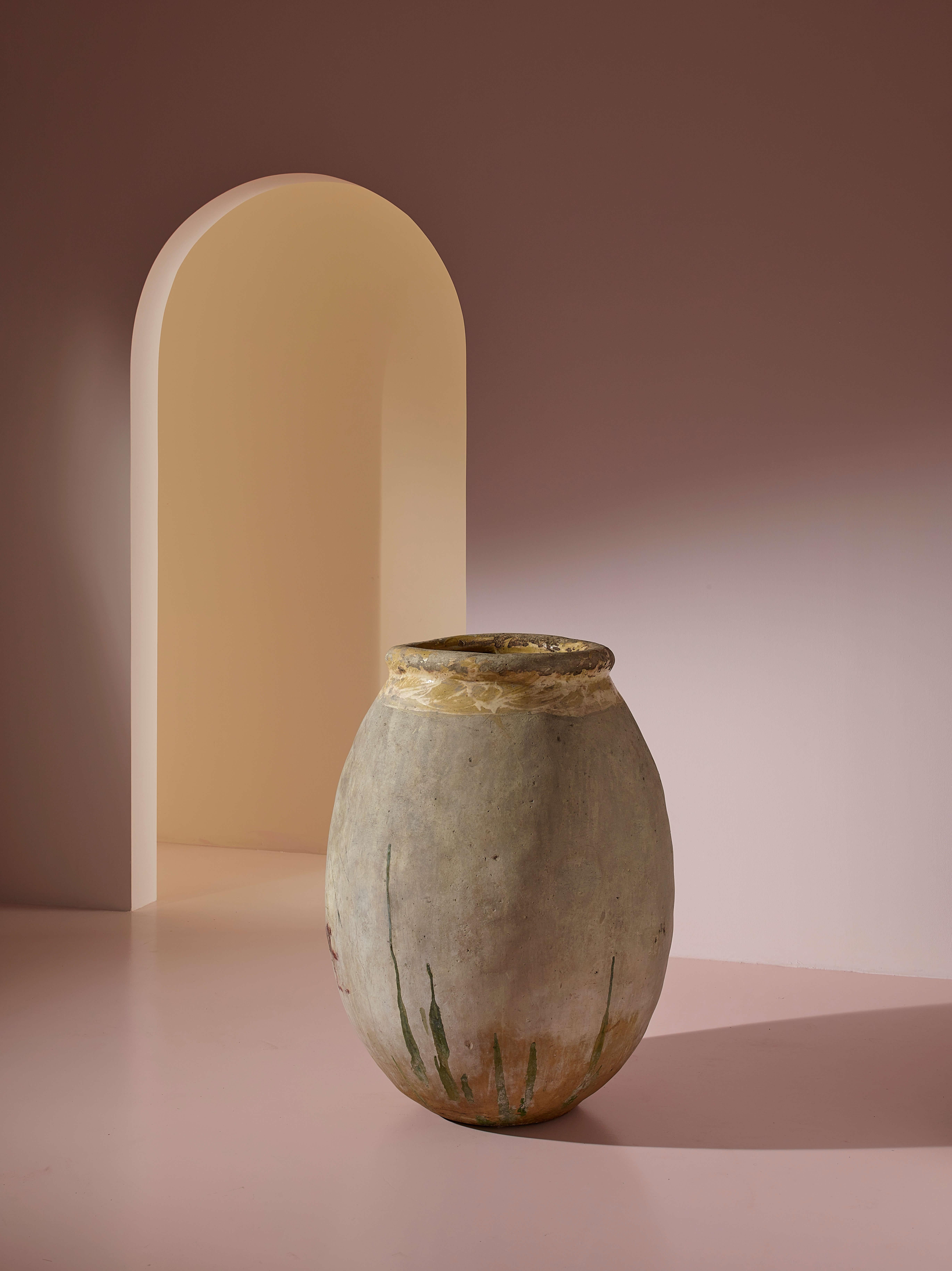 An antique Ligurian oil jar in terracotta with yellow glaze, a piece of popular craftsmanship, mid-19th century.

This rustic vessel exudes charm and echoes the rhythms of a bygone life. A staple of Ligurian folk tradition, it is a large jar with a