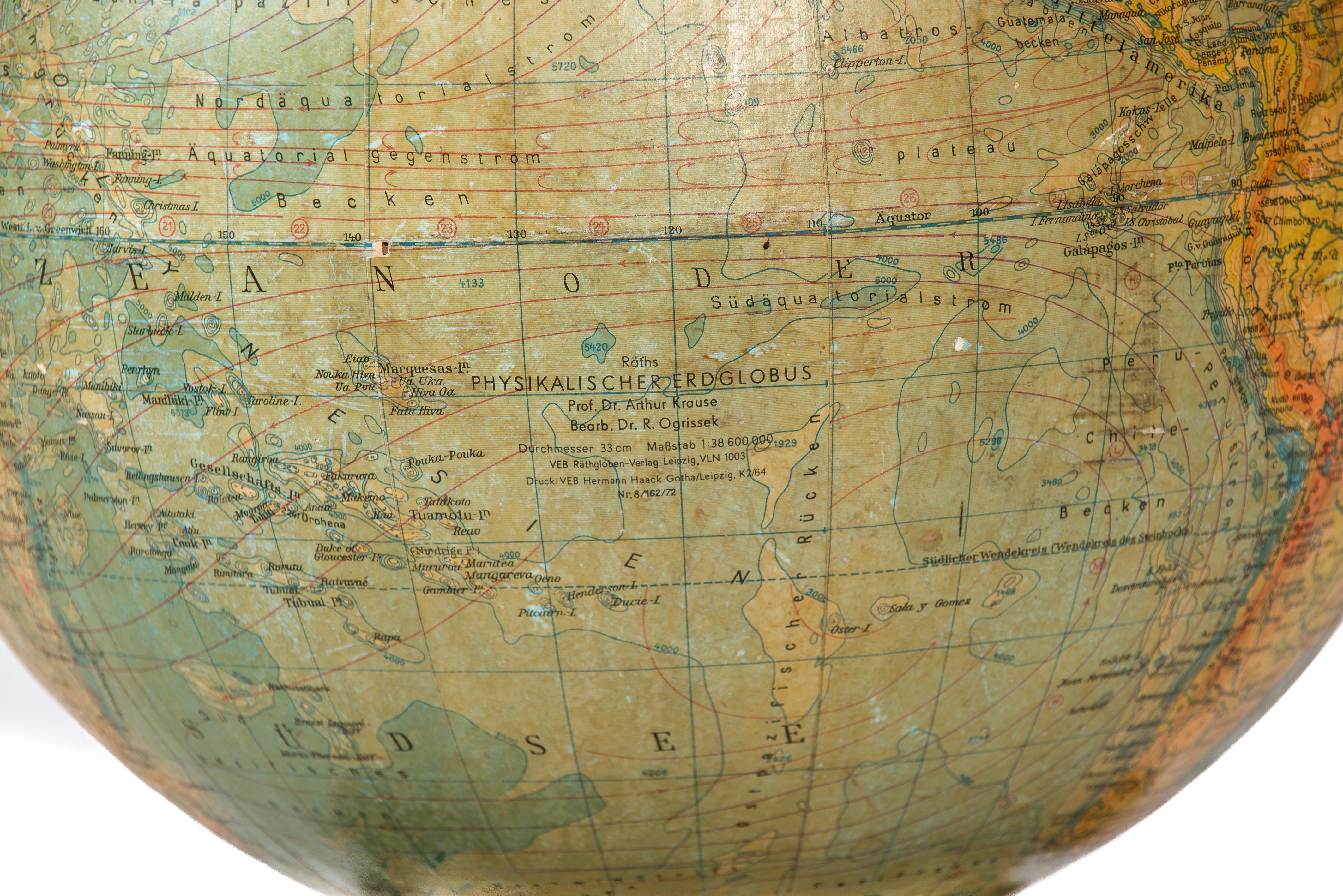 Globe terrestre ancien de l'Institut allemand Ráths sur socle en laiton et marbre en vente 2