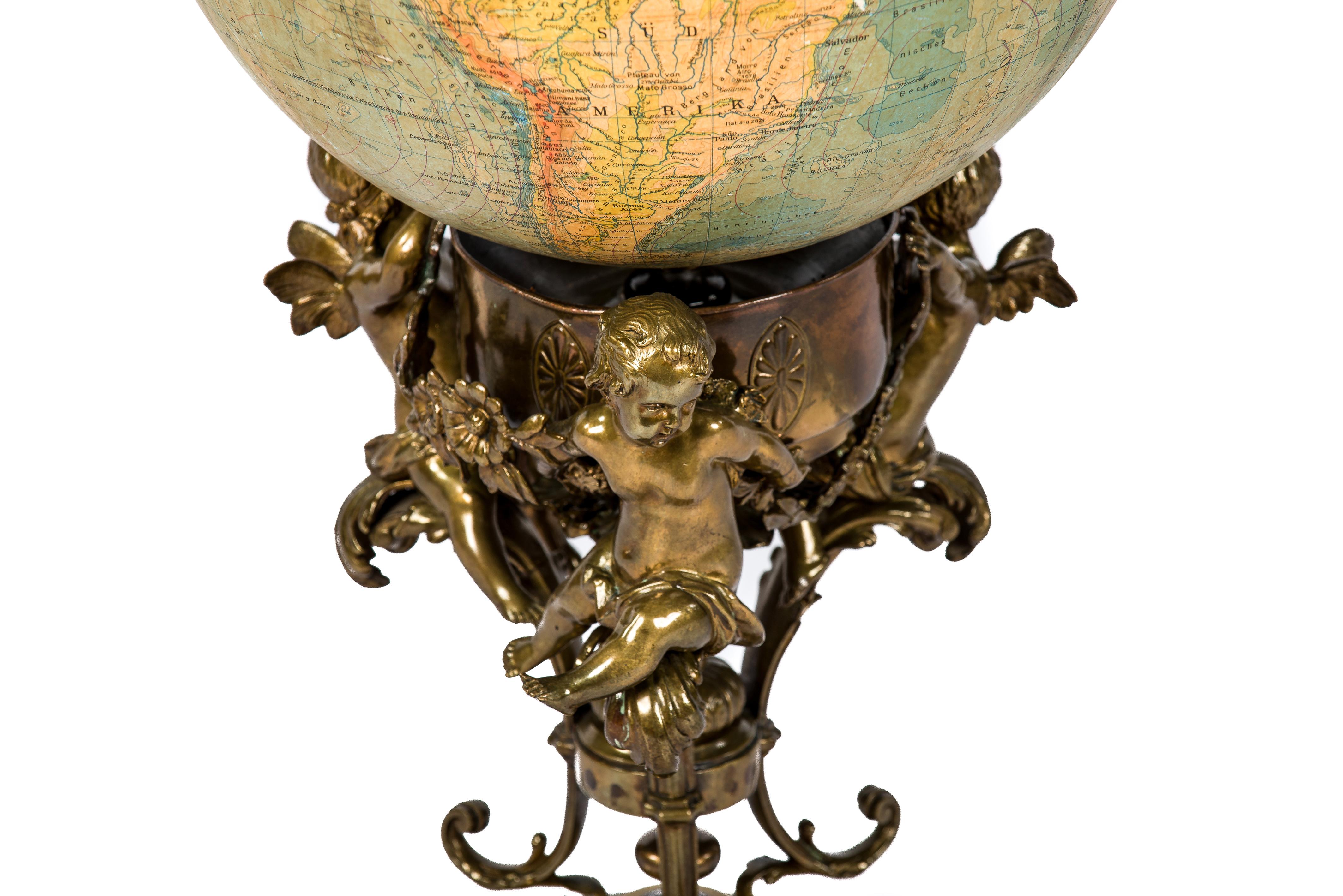 Milieu du XXe siècle Globe terrestre ancien de l'Institut allemand Ráths sur socle en laiton et marbre en vente