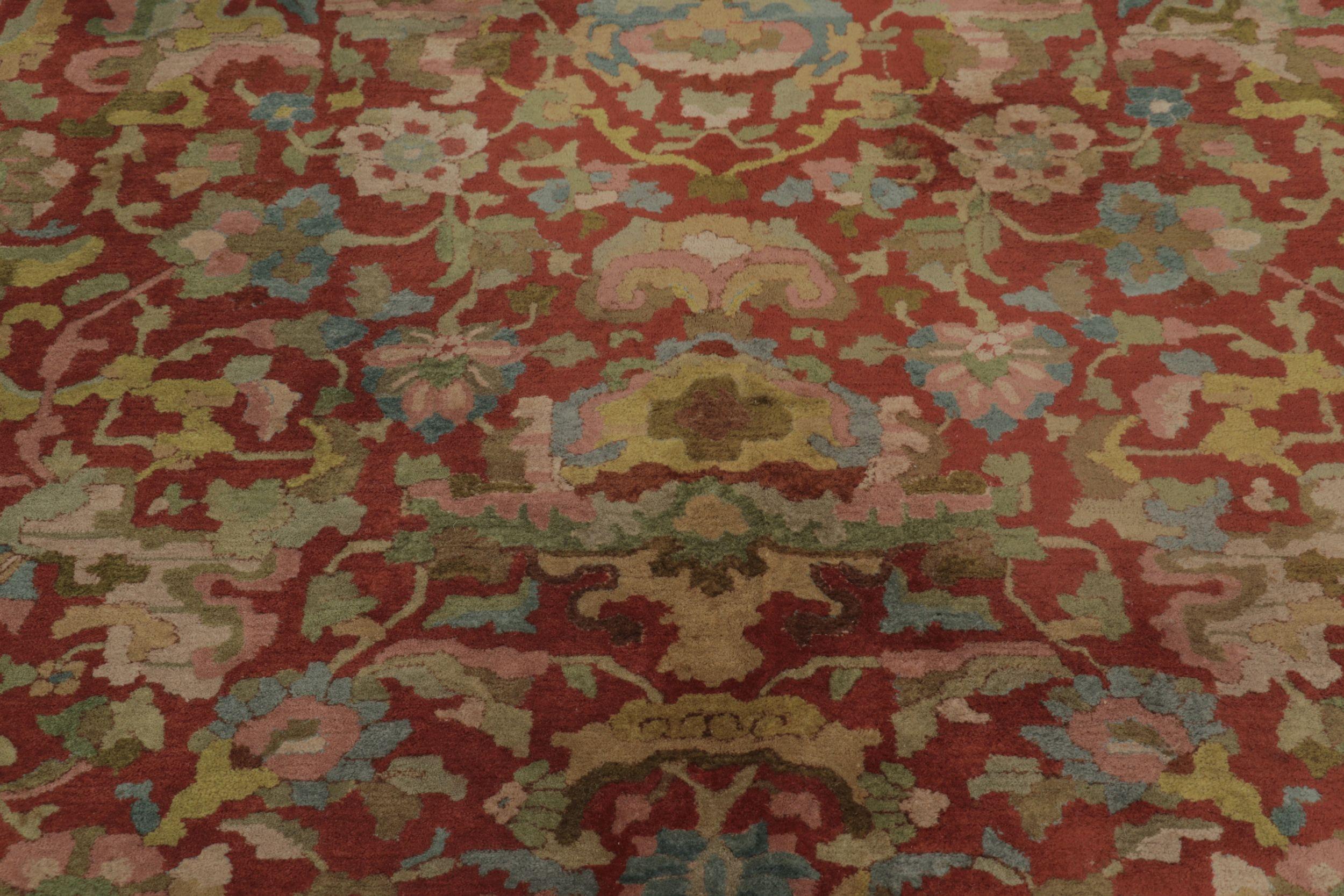 Alfombra antigua con ganchos Tetex, roja con densos motivos florales de colores - Rug & Kilim Anudado a mano en venta