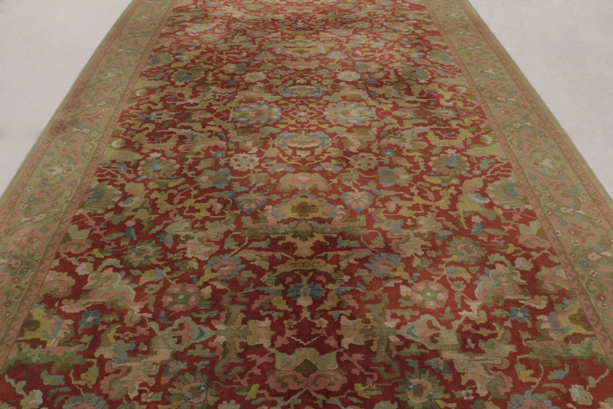 Alfombra antigua con ganchos Tetex, roja con densos motivos florales de colores - Rug & Kilim principios del siglo XX en venta