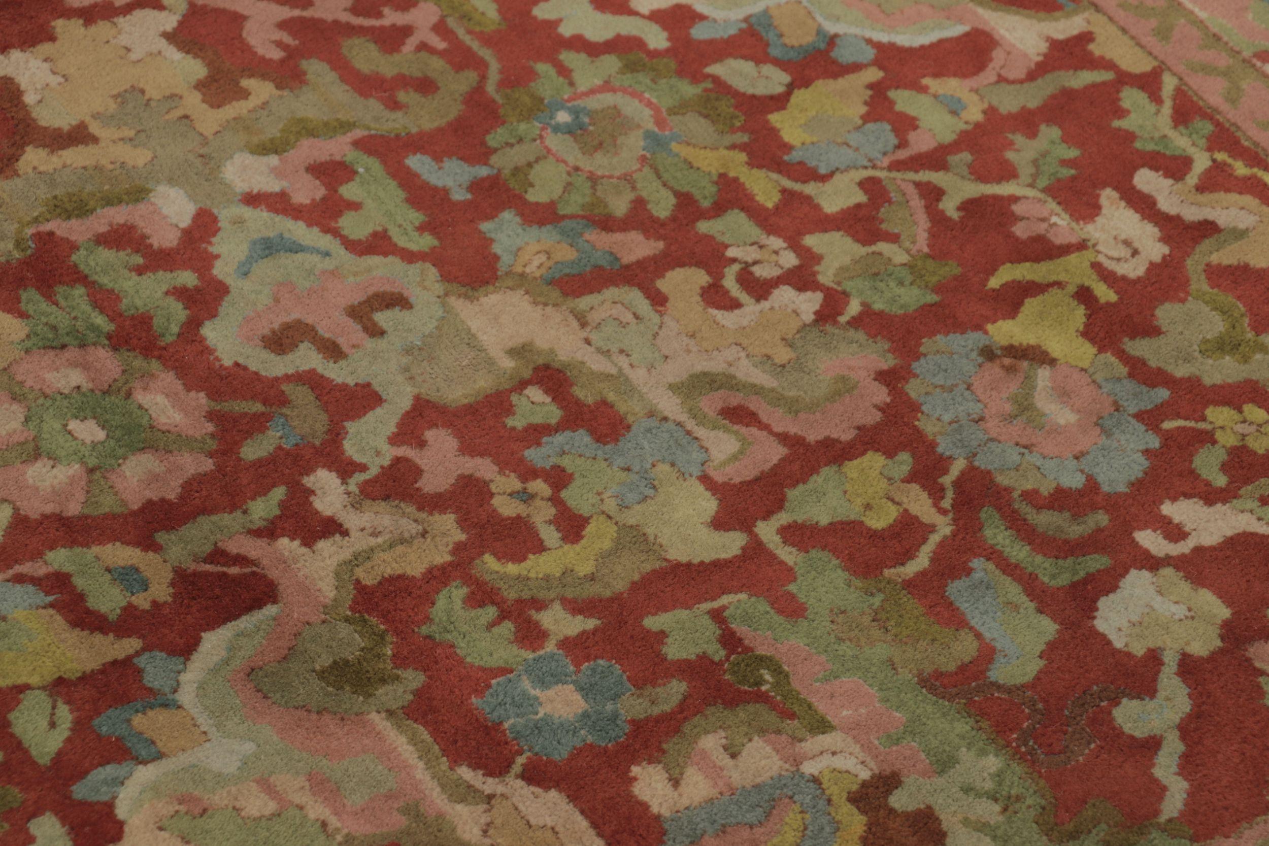 Alfombra antigua con ganchos Tetex, roja con densos motivos florales de colores - Rug & Kilim Lana en venta