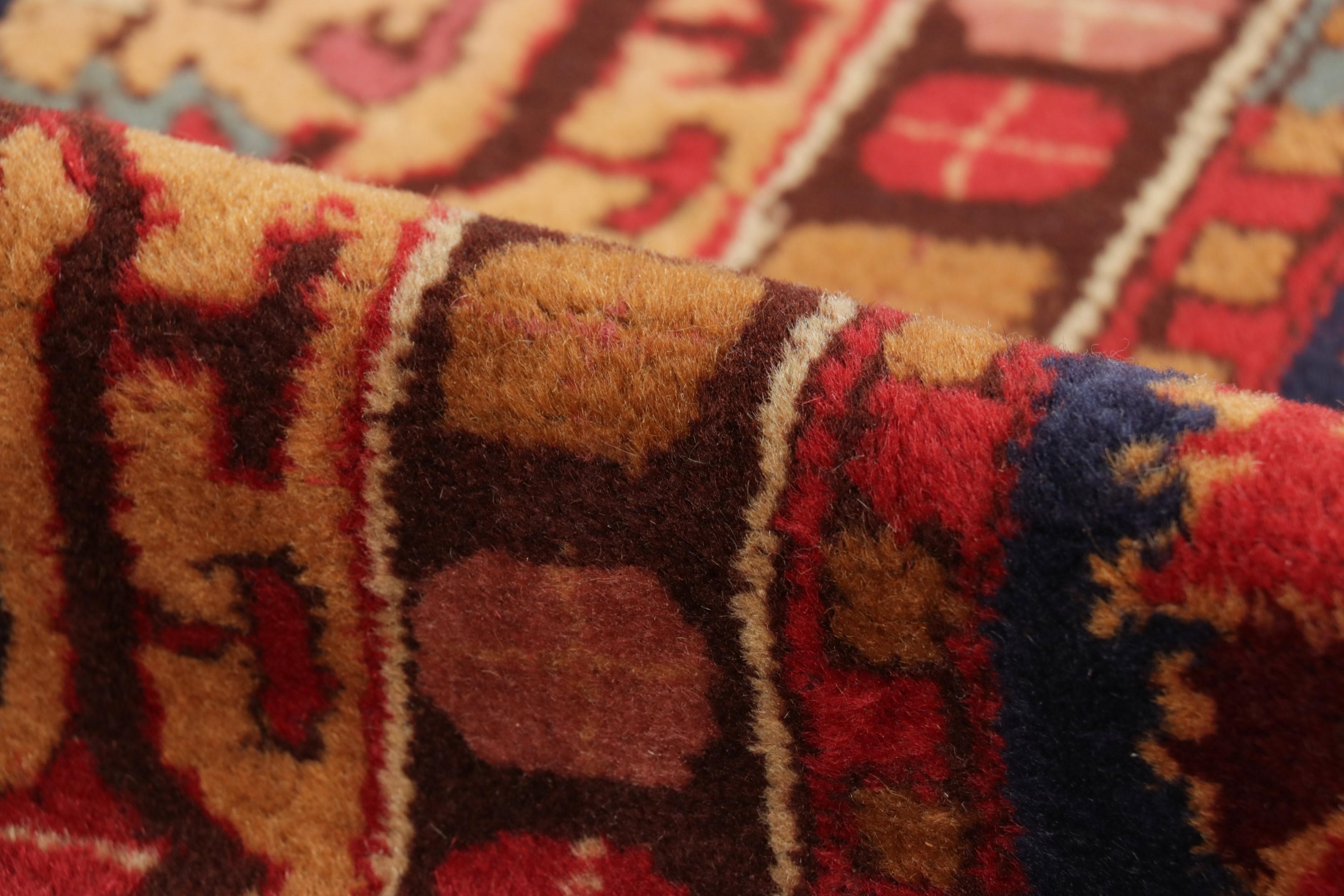 Antiker Tetex-Hakenteppich, rot mit geometrischen Mustern - Rug & Kilim im Angebot 1