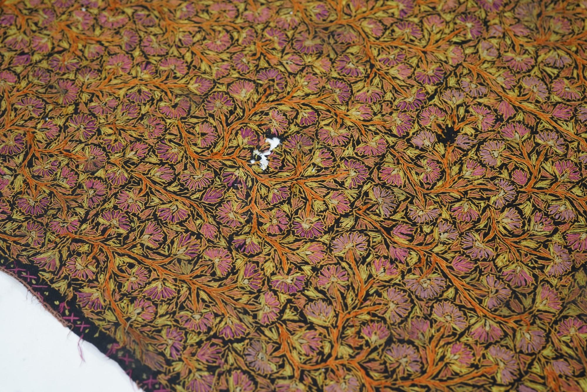 Tapis en textile ancien 2'11'' x 5'6'' Bon état - En vente à New York, NY