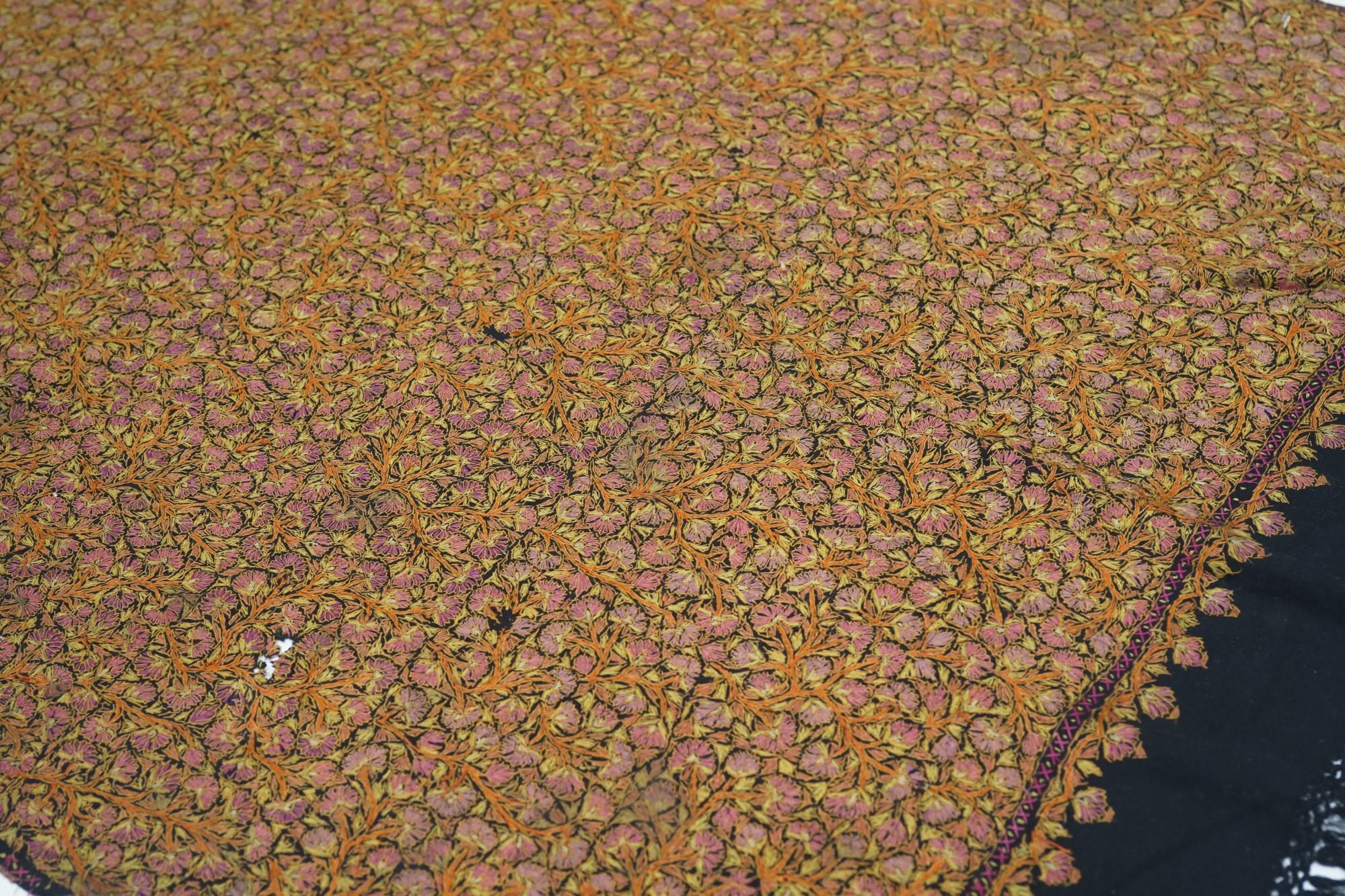 Début du 20ème siècle Tapis en textile ancien 2'11'' x 5'6'' en vente