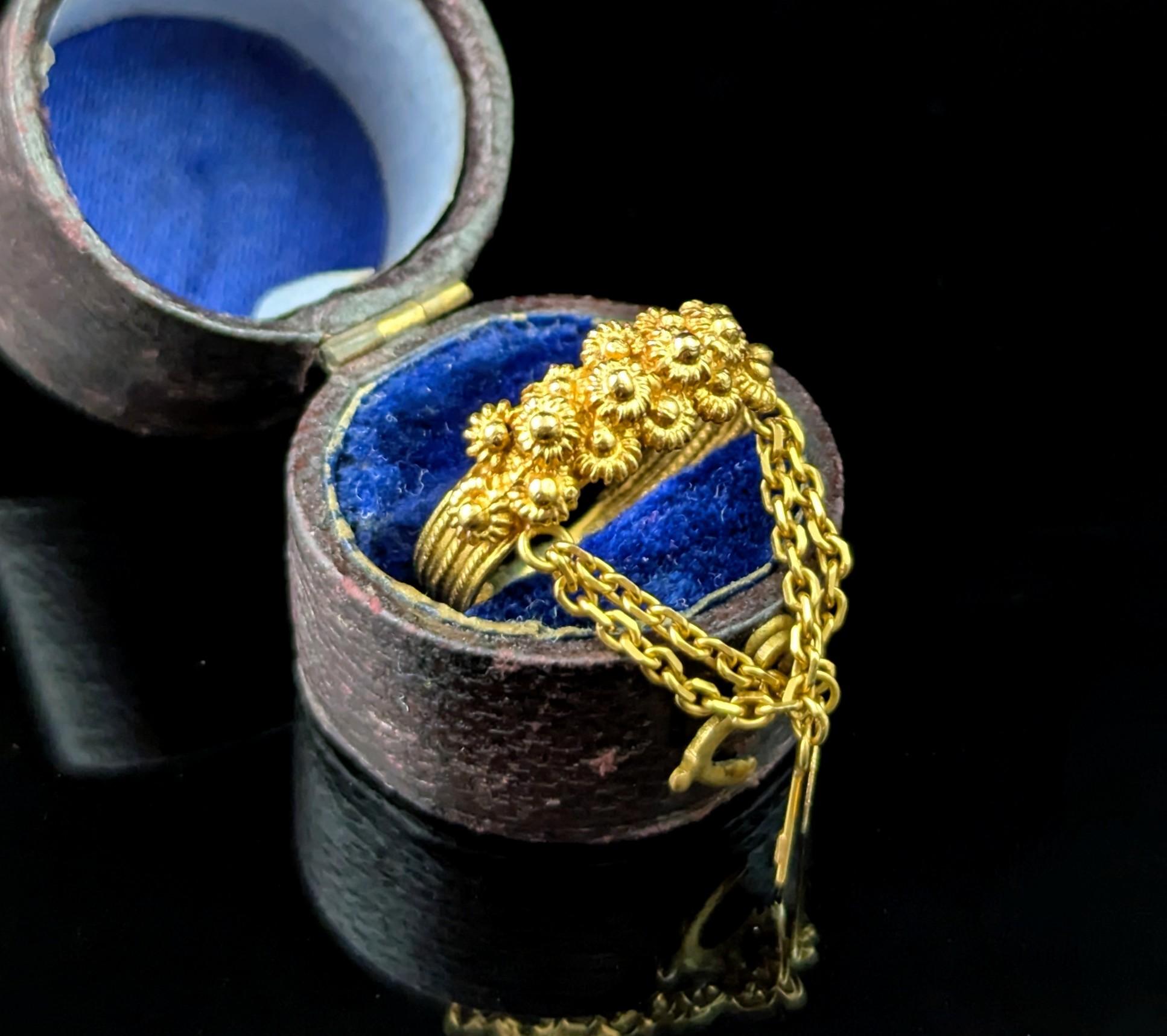 Antique Textured Sardinian wedding band, floral, Key and Heart In Good Condition In NEWARK, GB