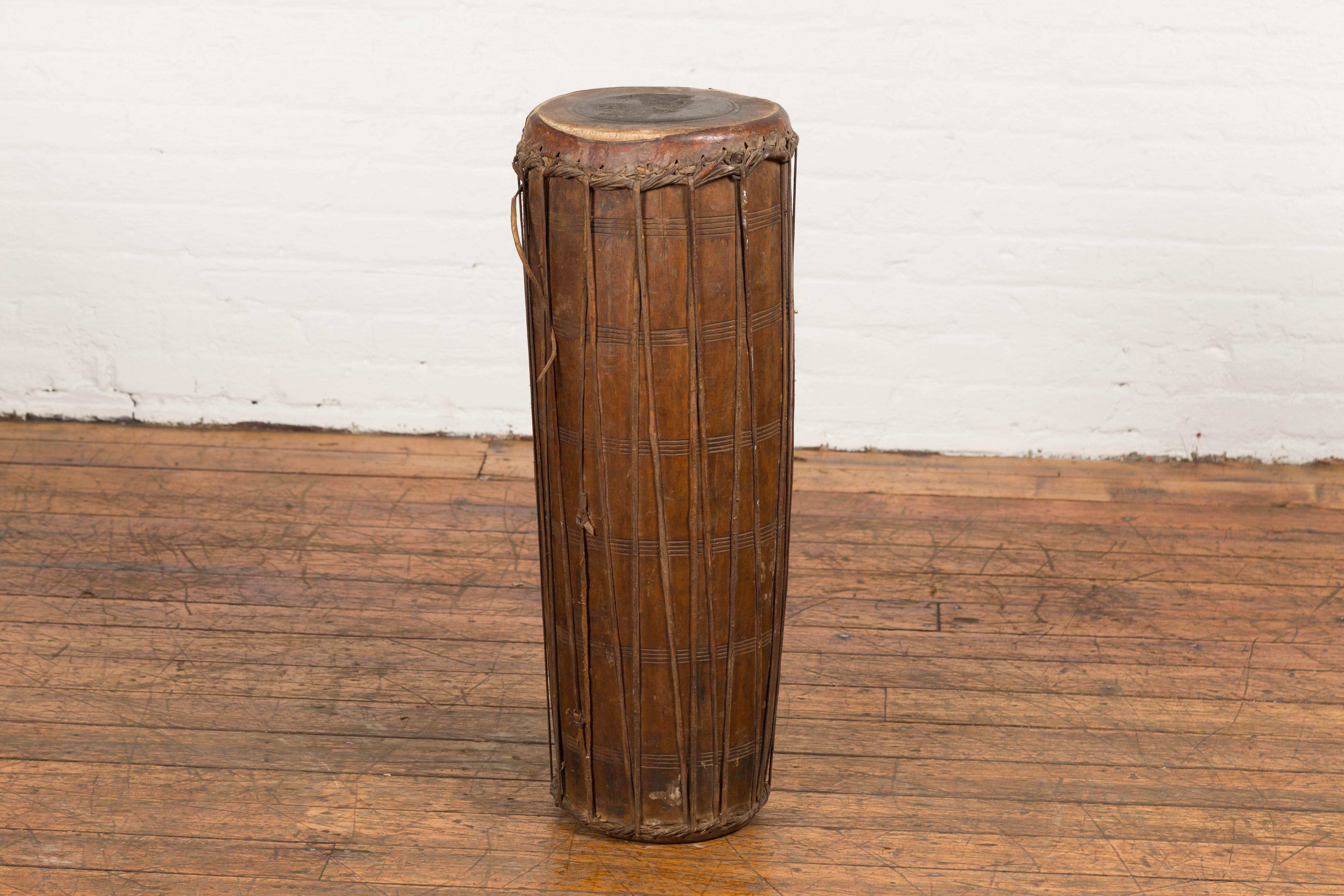 Tambour de procession thaïlandais ancien du 19ème siècle en bois et cuir kaki en vente 4