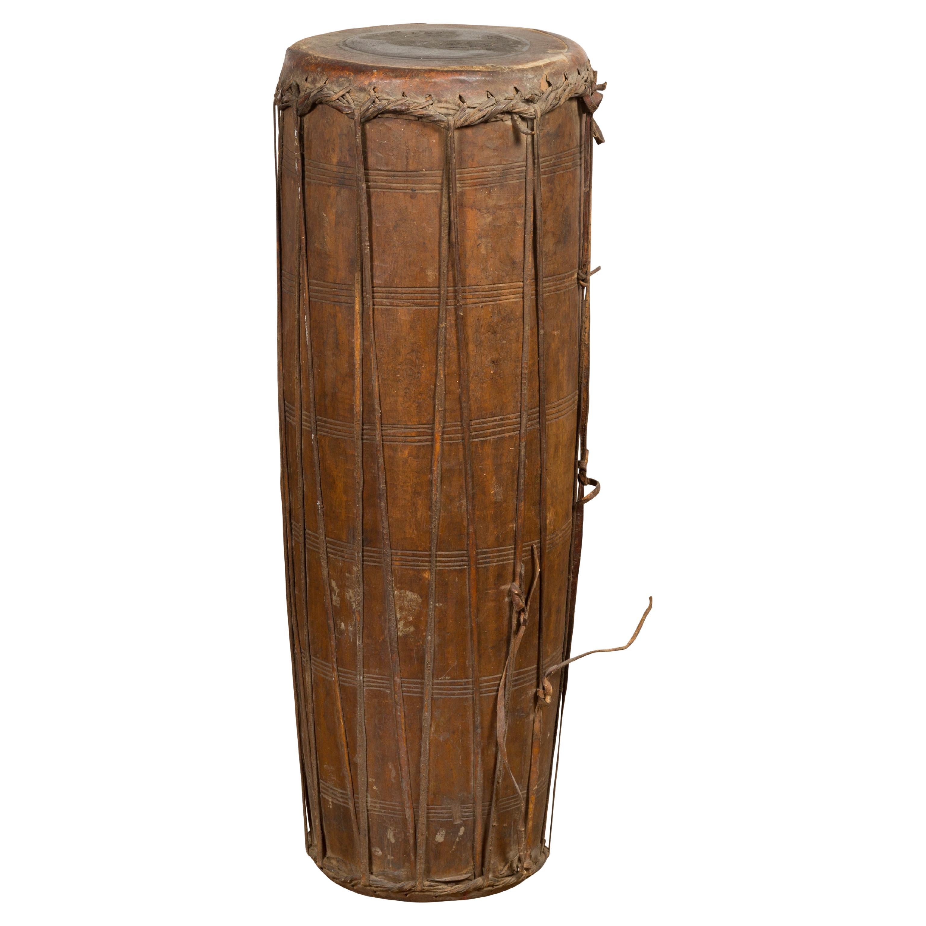 Antike thailändische lange Khaek Processional-Trommel aus Holz und Leder aus dem 19. Jahrhundert