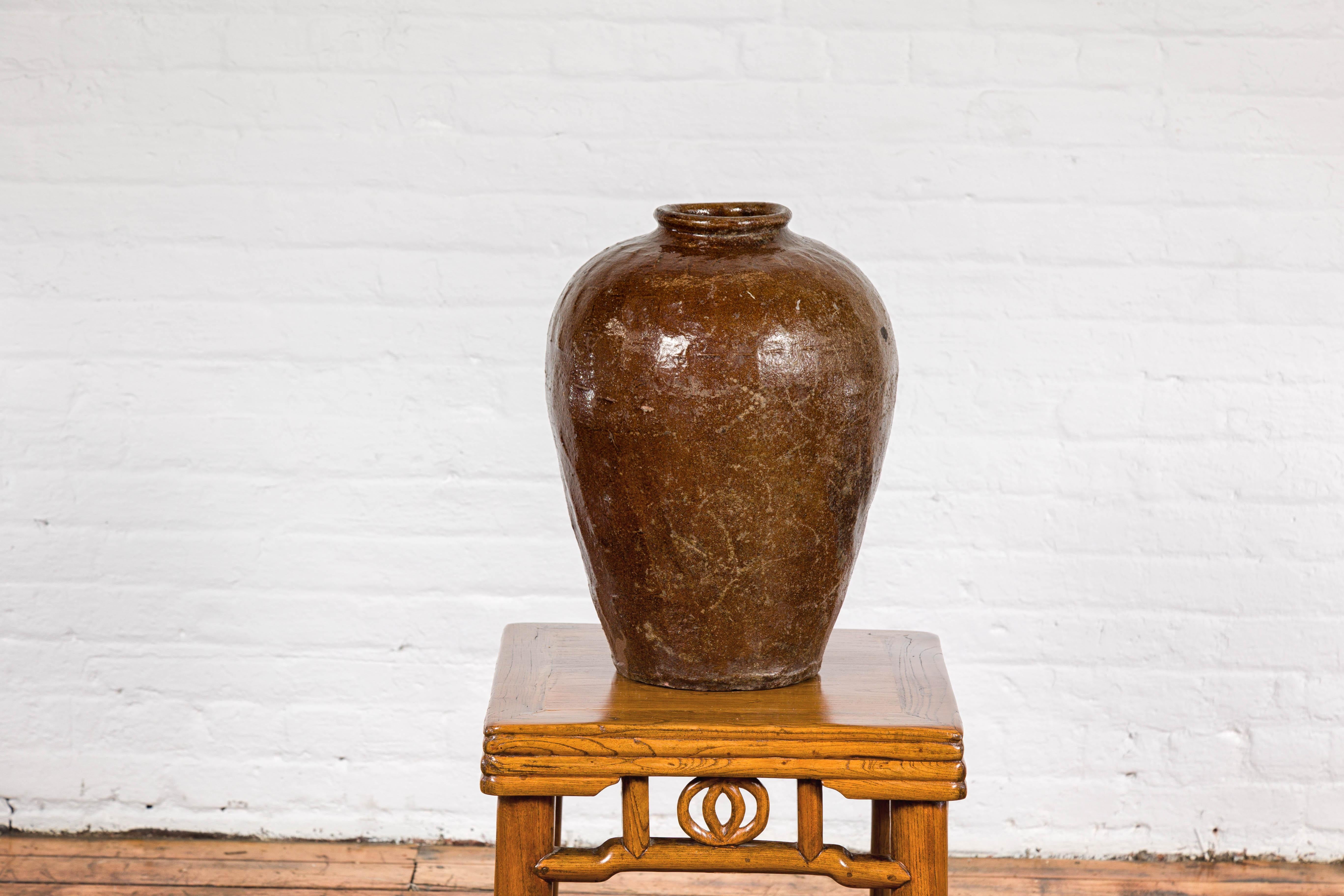 Antique Thai Brown Glazed Pottery Water Jar with Subtle Patterns For Sale 5