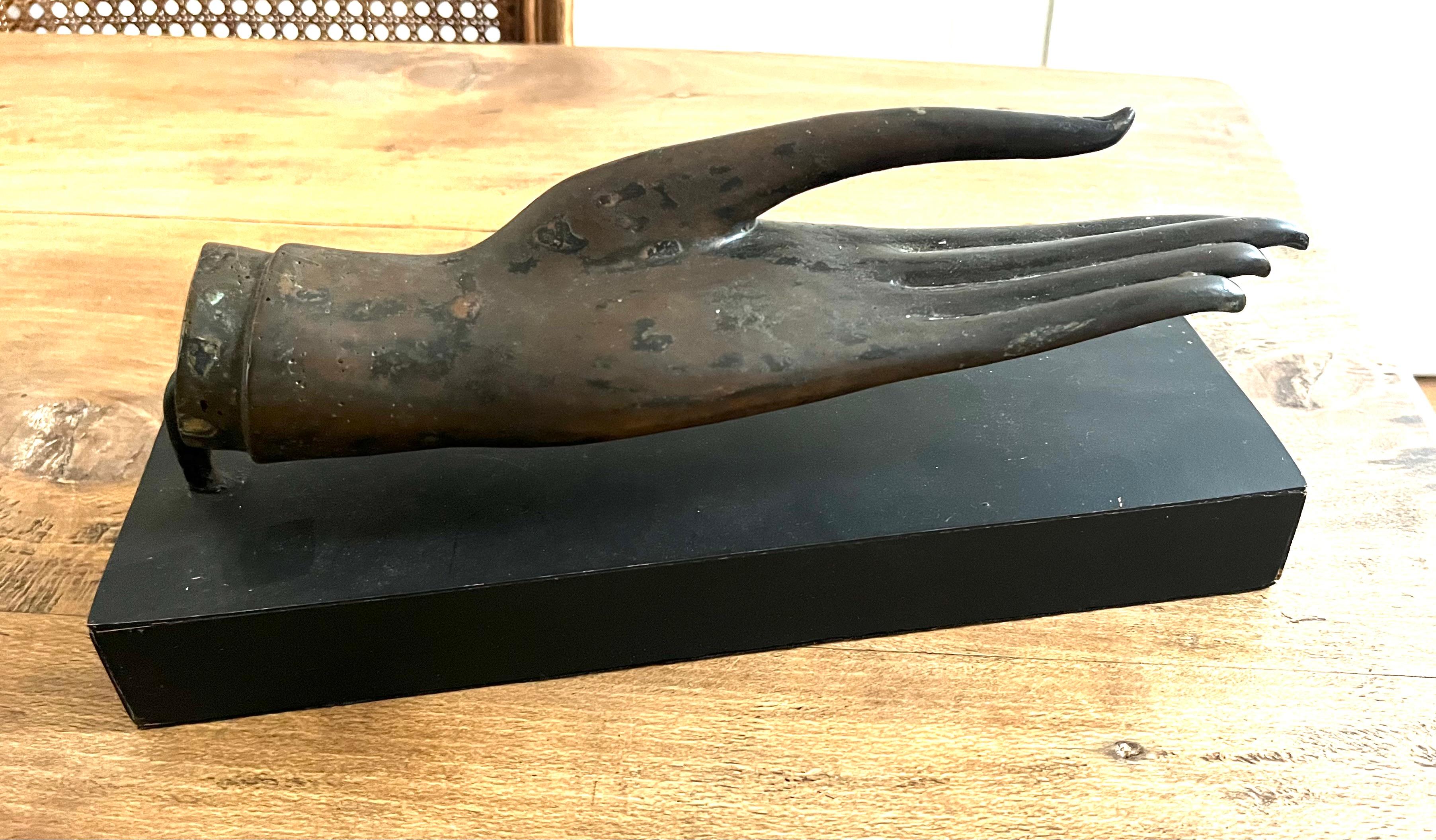 Antike Thai Buddha Hand in Bronze, montiert (Sonstiges) im Angebot