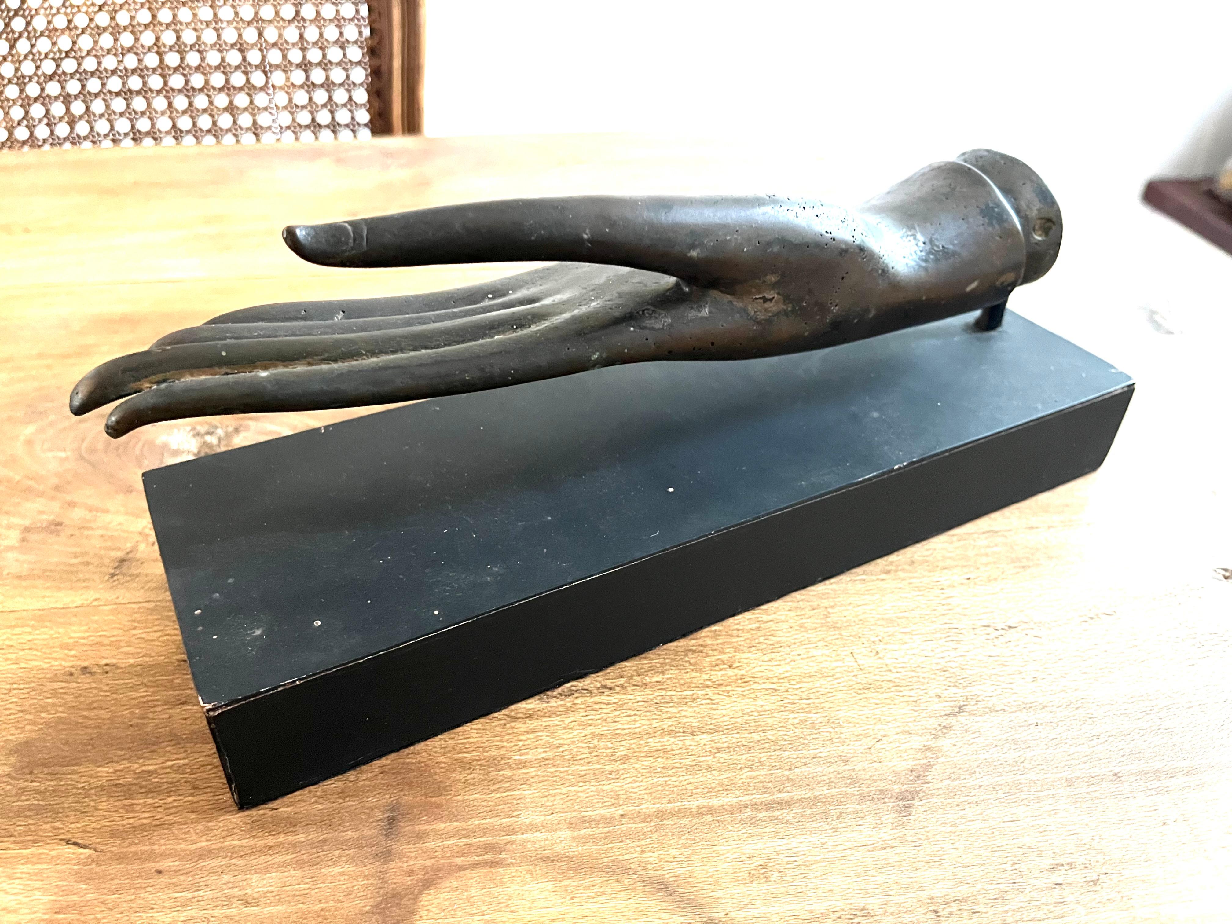 Antike Thai Buddha Hand in Bronze, montiert (19. Jahrhundert) im Angebot