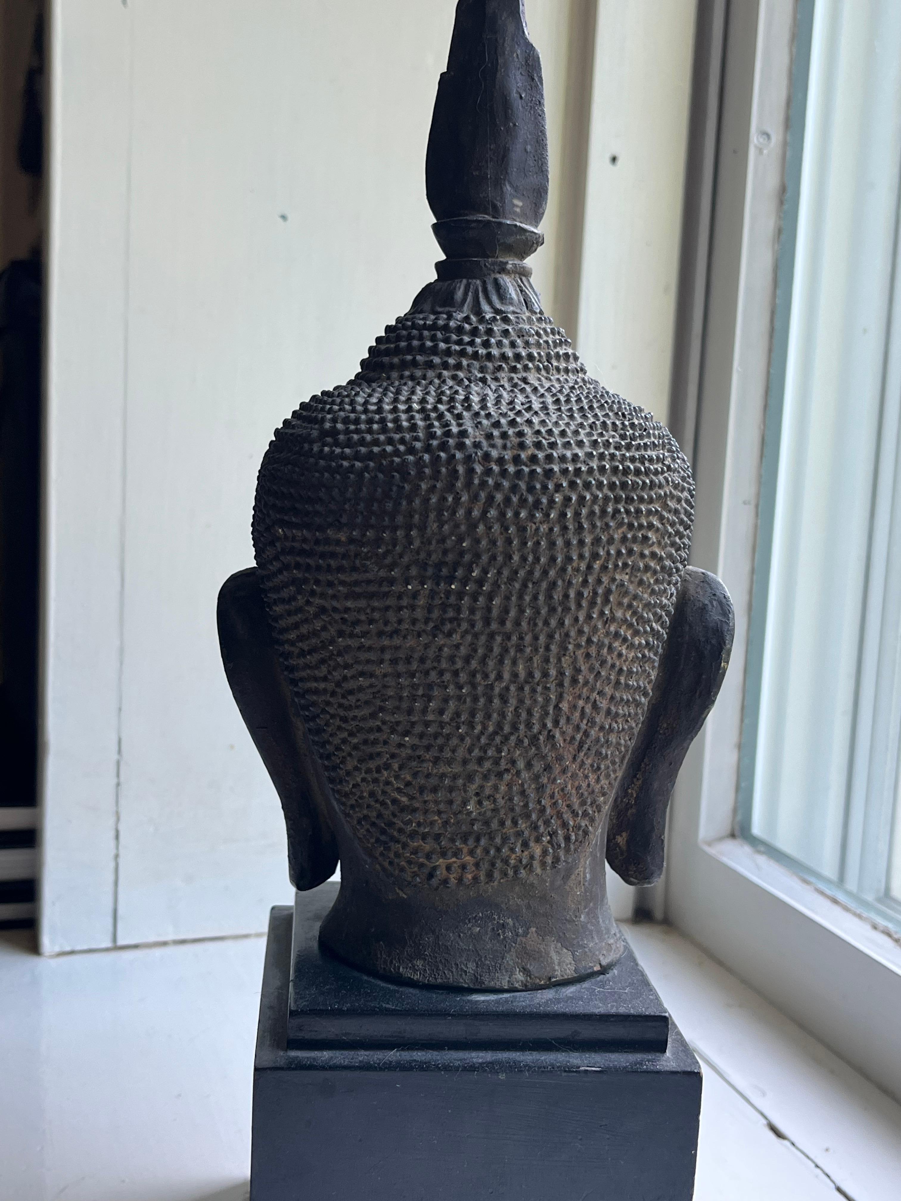 Antique Thai Buddha Head in Bronze In Good Condition For Sale In Doylestown, PA