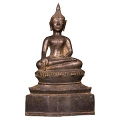 Statue ancienne de Bouddha thaïlandais de Thaïlande