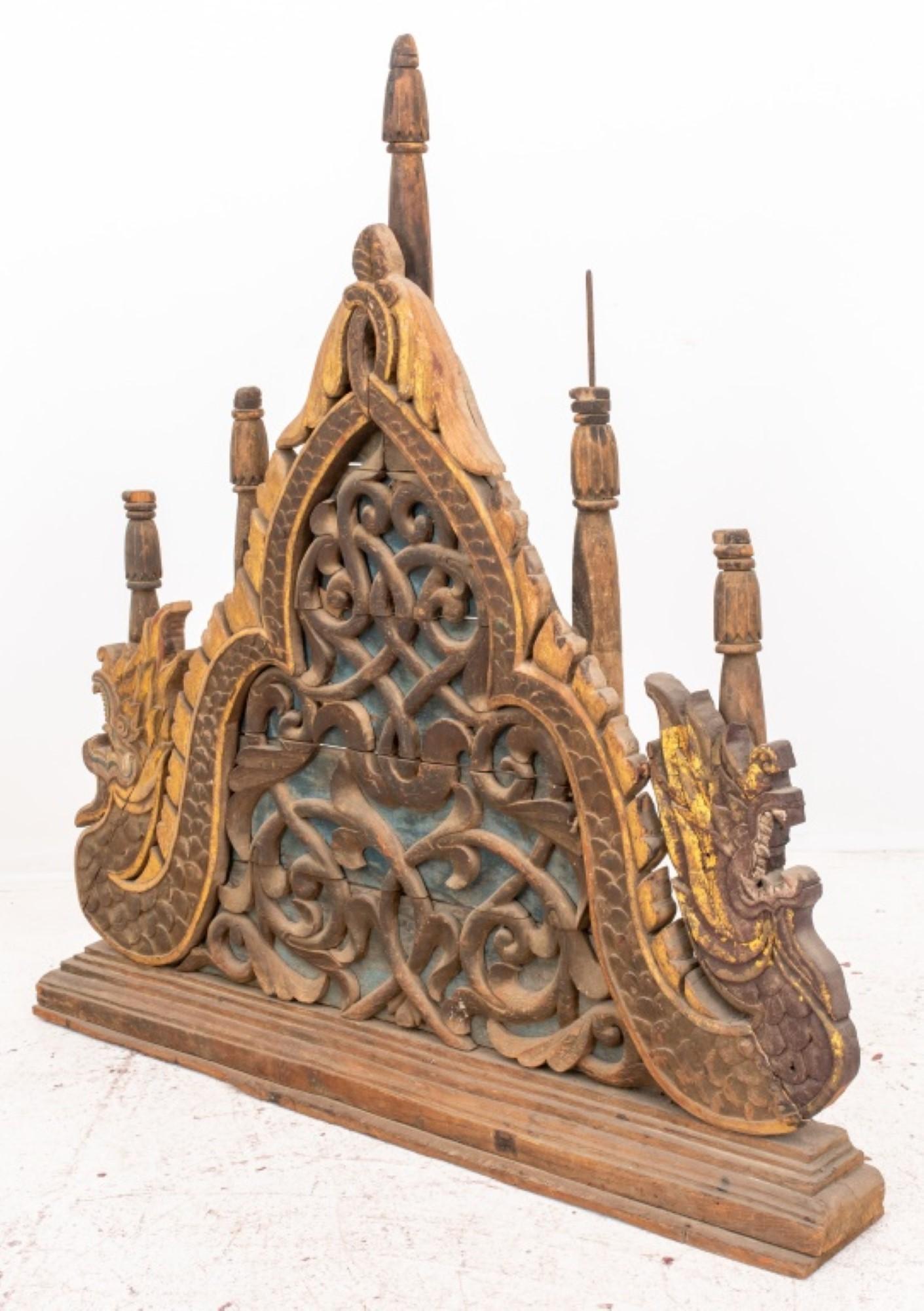 Antikes thailändisches geschnitztes architektonisches Element (Thailändisch) im Angebot