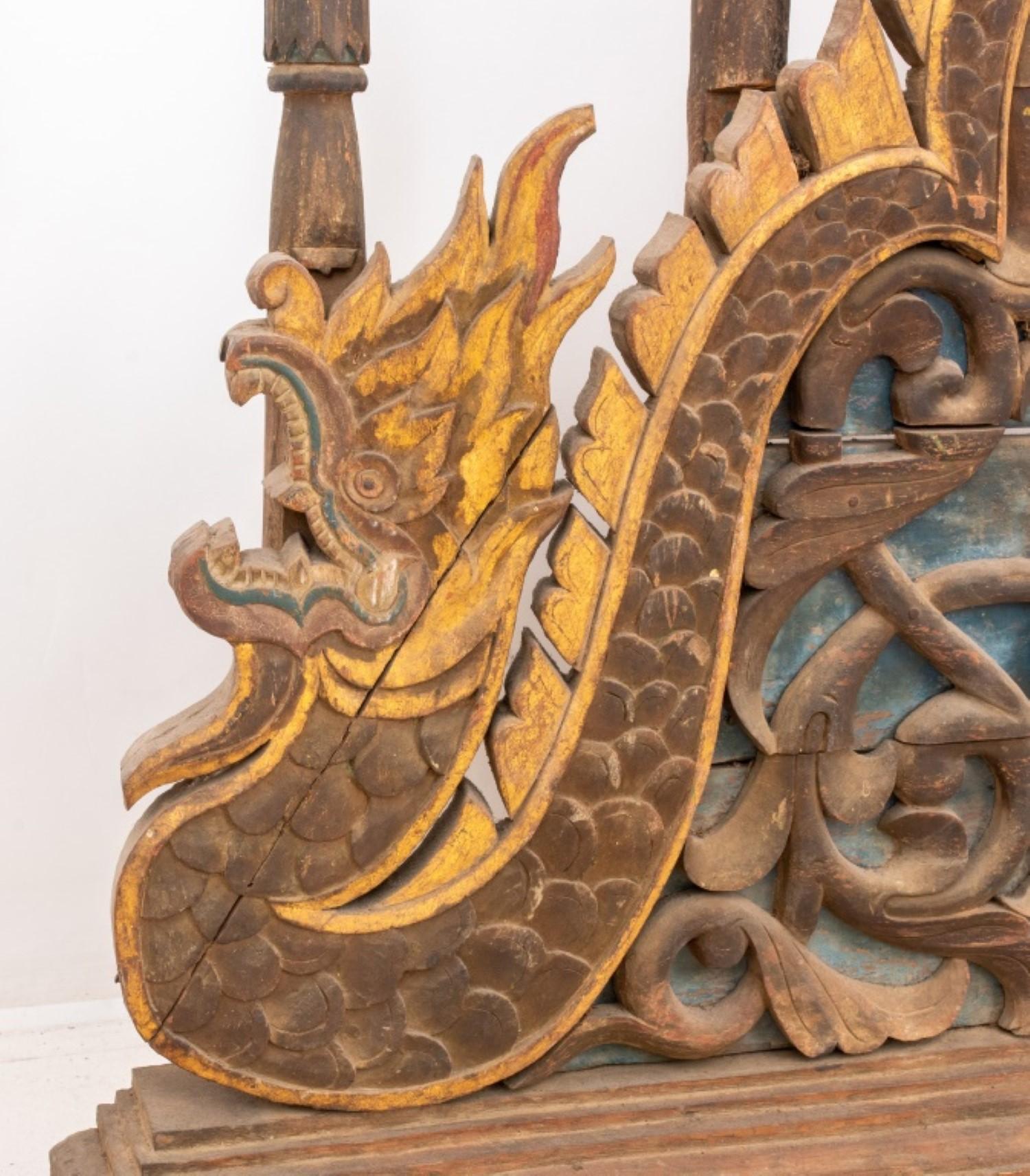 Antikes thailändisches geschnitztes architektonisches Element (Holz) im Angebot