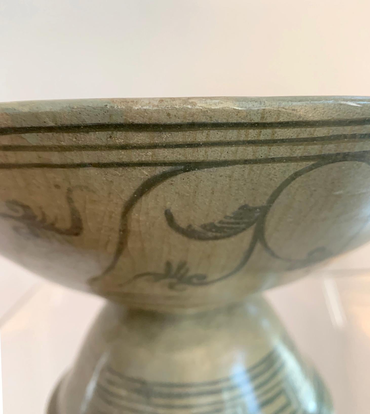 Antike thailändische Schale mit Seladon-Stempel aus Sukhothai-Sawankhalok im Angebot 6