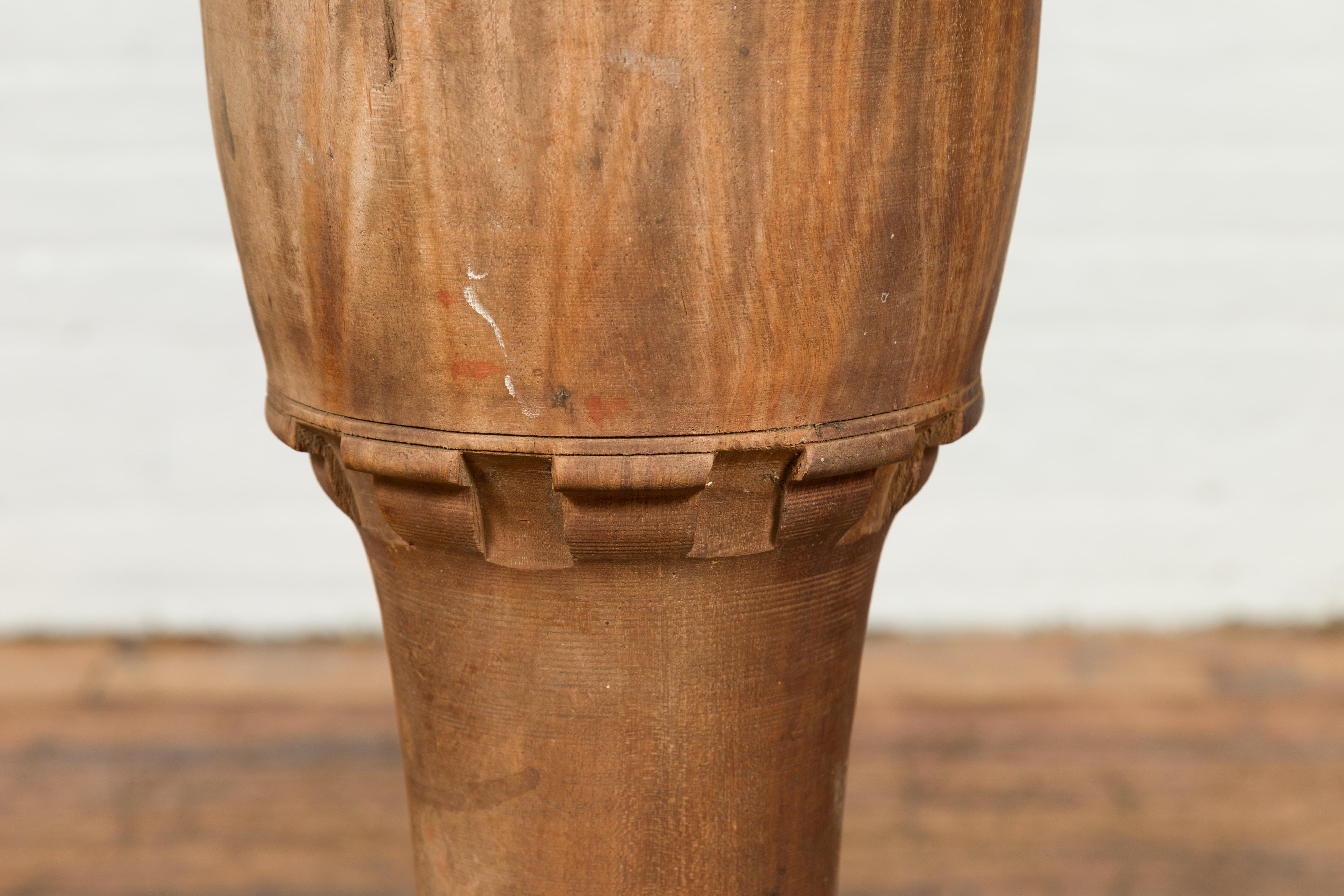 Antike thailändische freistehende Zeremonialtrommel mit natürlicher Patina im Angebot 1