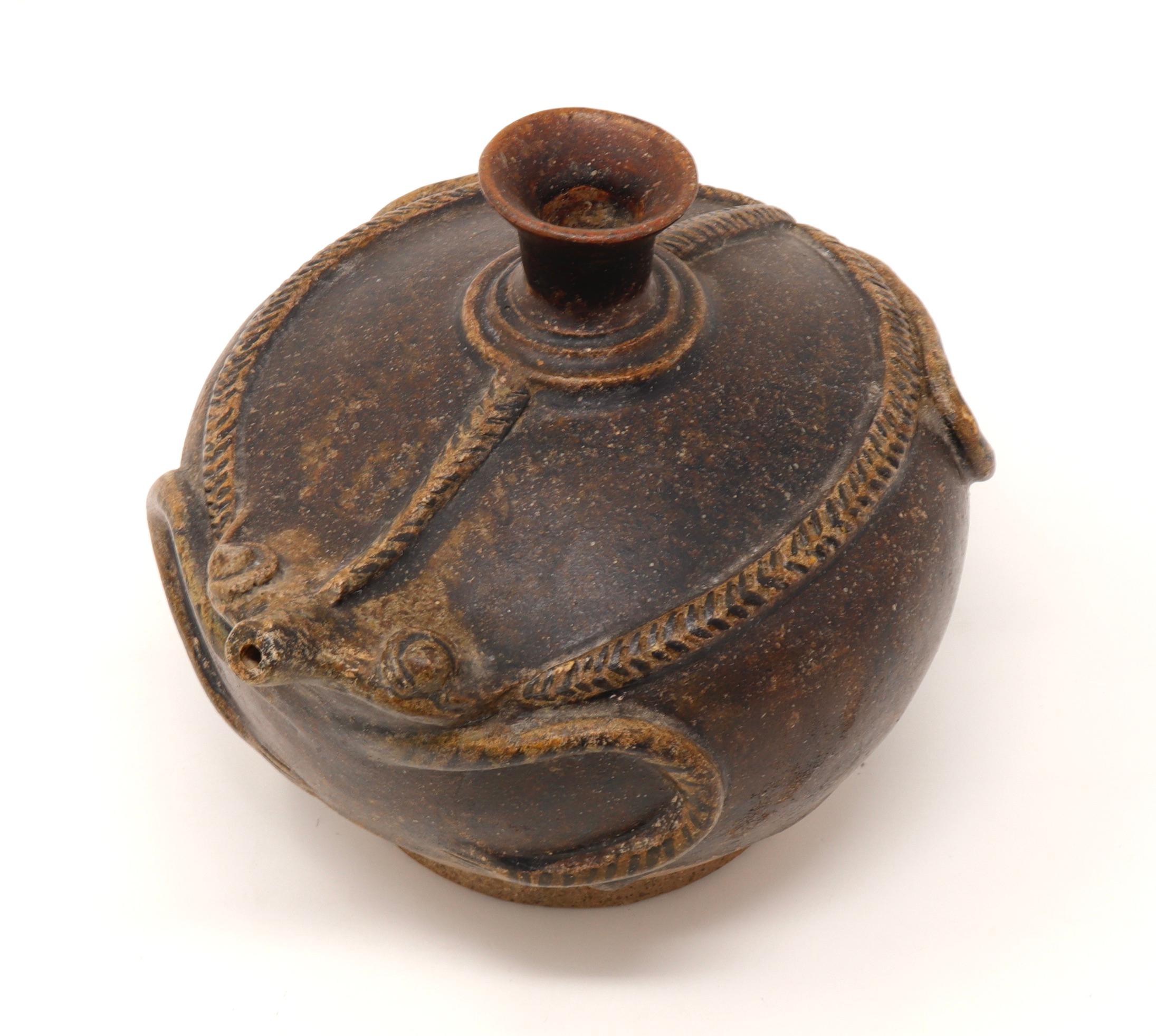 Ceramic Antique Thai Frog Shaped Kendi, Sawankhalok Kilns, Si Satchanalai. For Sale