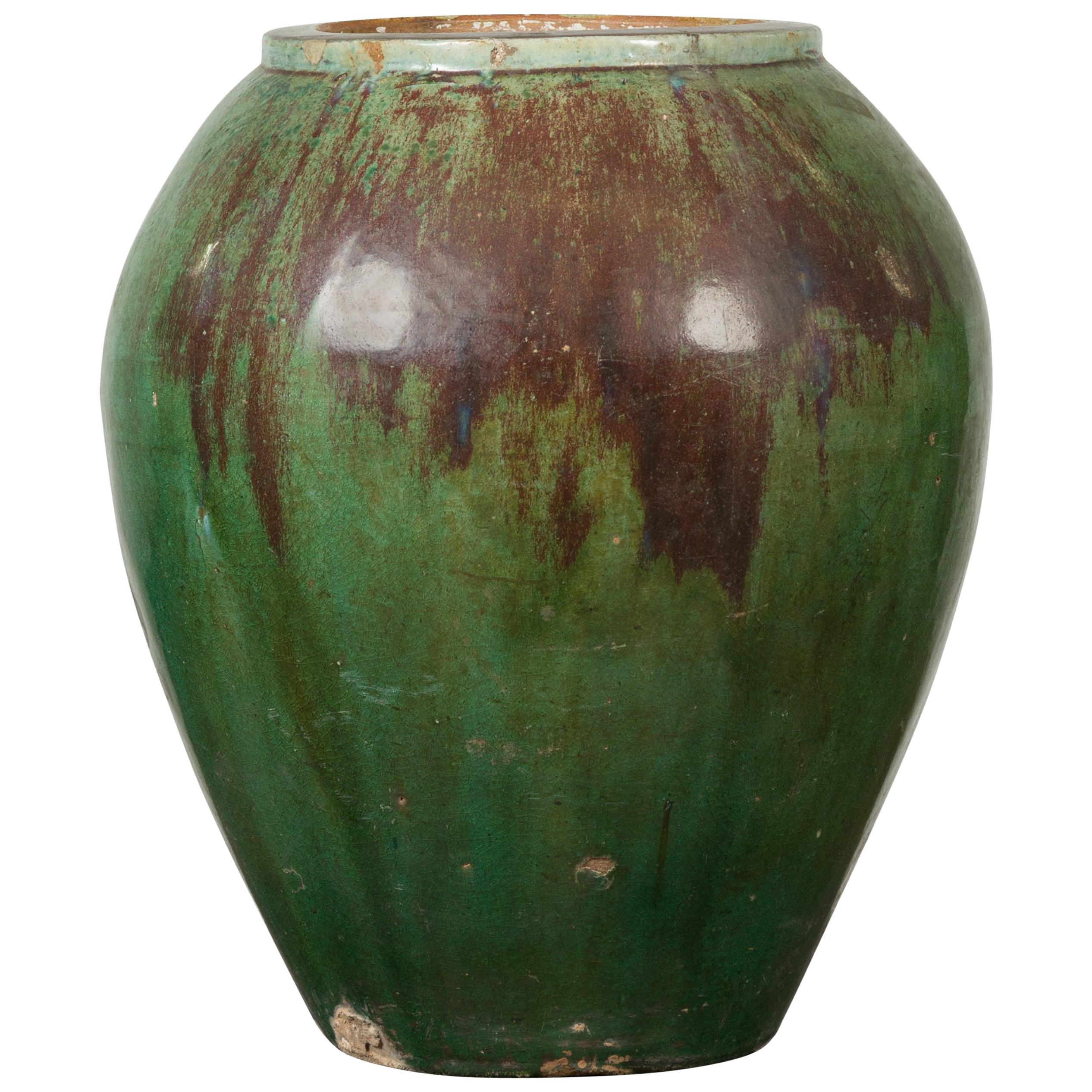 Antike thailändische Gartenvase mit abgenutzter Verde-Patina und brauner Tropfglasur