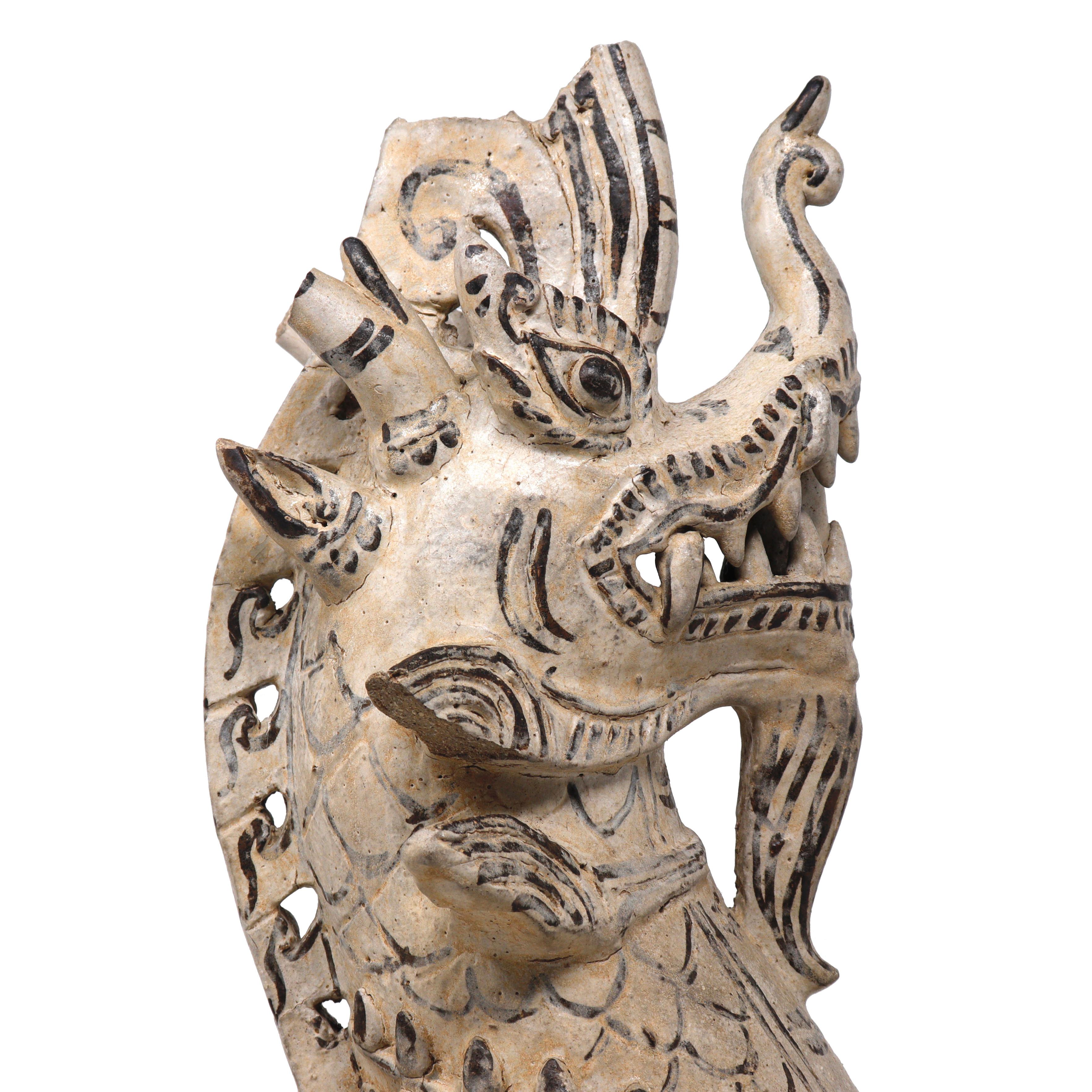 Antike thailändische Makara-Keramik-Schubladenfliesen, Sukhothai, 15. Jahrhundert. im Angebot 3